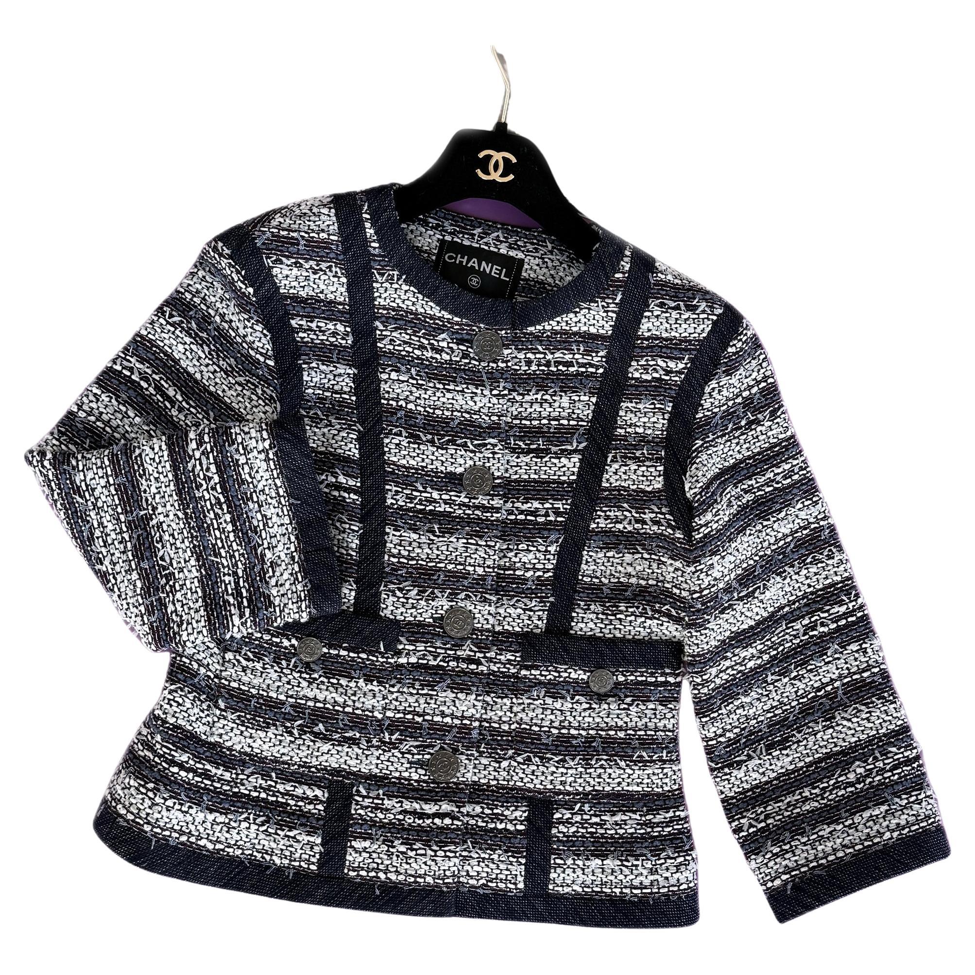 Chanel Paris / Singapore CC Star Buttons Tweed Jacket 36 FR For Sale