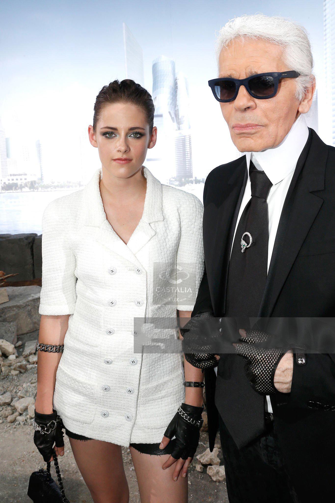 CHANEL Paris / SINGAPUR Kreuzfahrt  Collection'S von Karl Lagerfeld
 - L'Écru Éternel