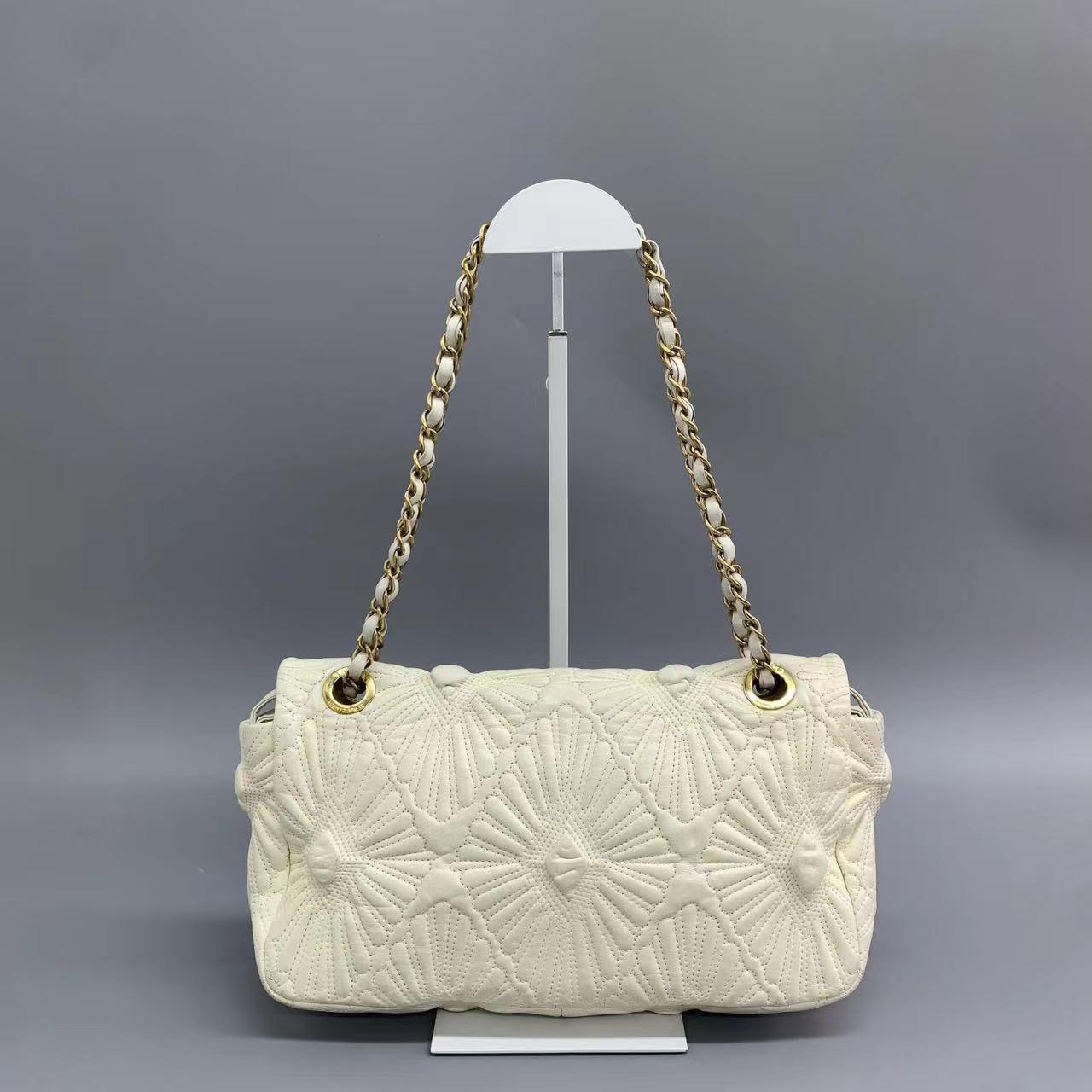 Chanel Paris-Venice Ca D‚ÄôOro Seashell 3D Embroidered Flap Bag Large Off White In Excellent Condition In AUBERVILLIERS, FR
