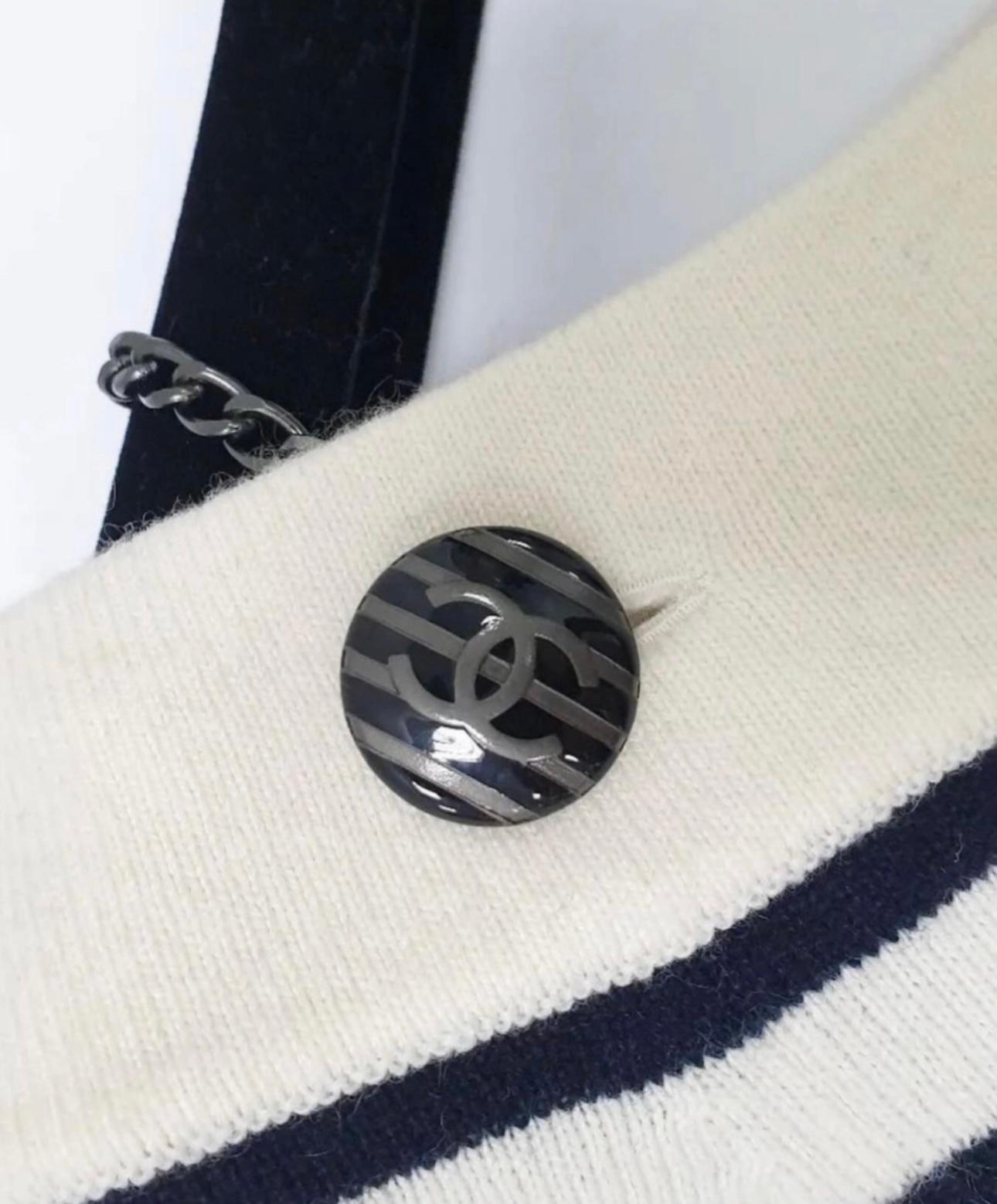 Chanel Paris / Venedig CC Kette Detail Landebahn Pullover 38 FR für Damen oder Herren im Angebot