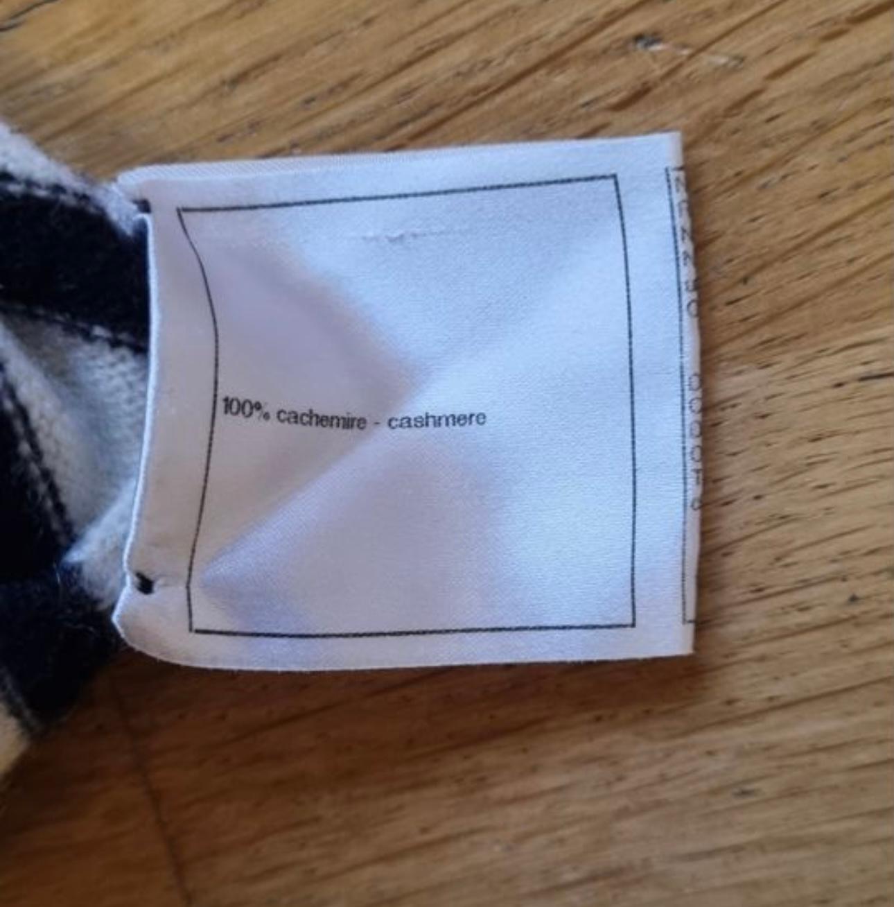 Chanel Paris / Venedig CC Laufsteg-Pullover mit Kettendetail 5