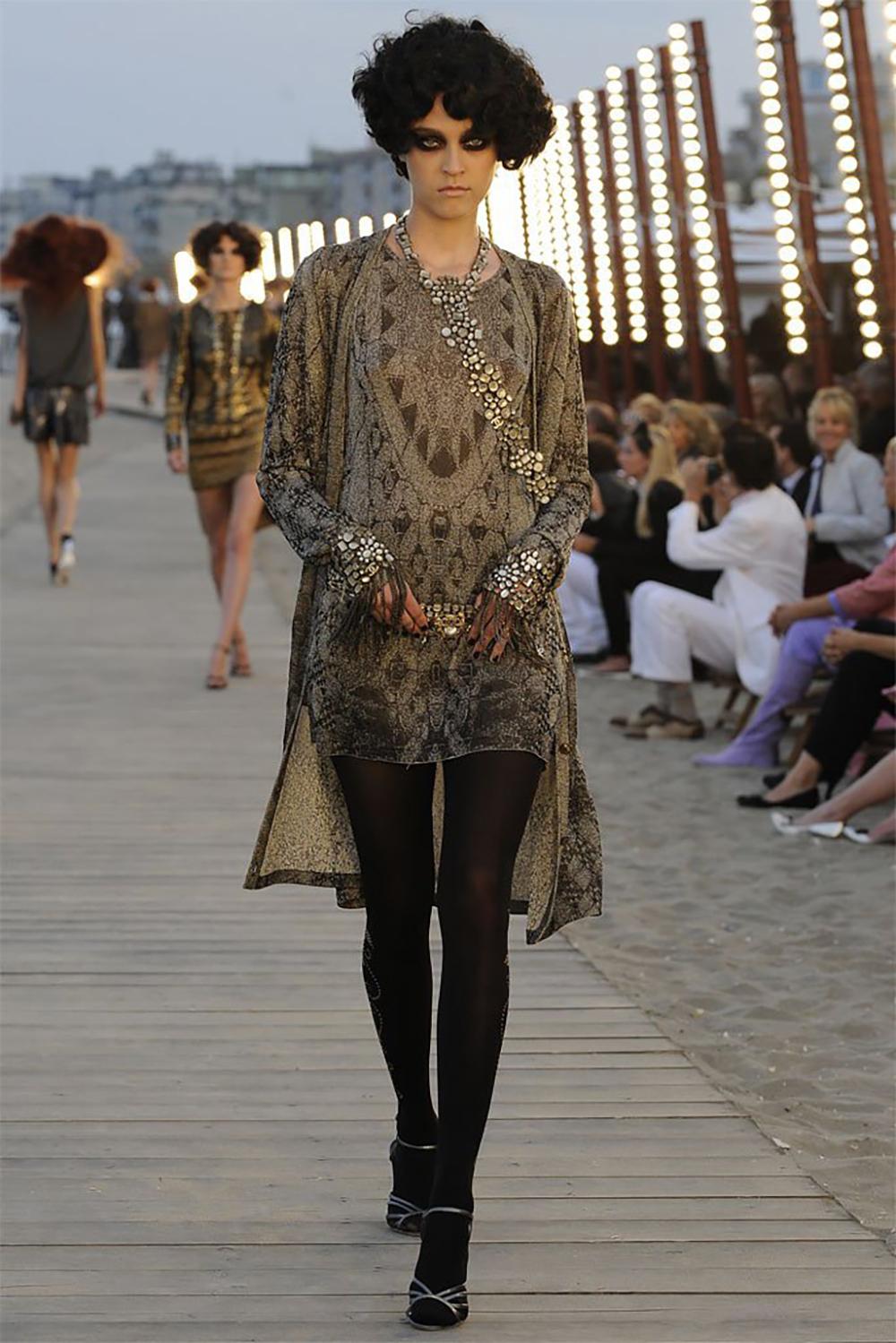 Chanel Paris / Venice Runway Belted Shimmering Dress In Excellent Condition For Sale In Dubai, AE