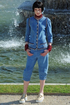 Chanel Paris / VERSAILLES Jeansjacke im Barockstil, Größe 42 FR
