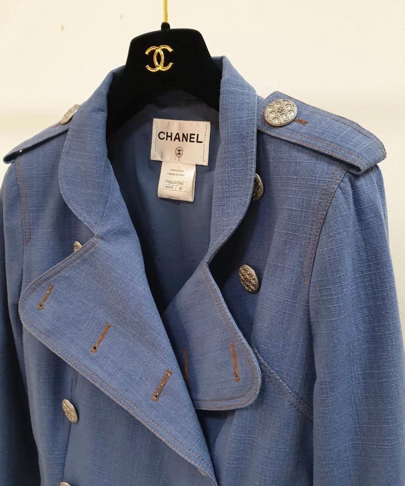 CHANEL - Veste bleue Paris-Versailles Excellent état - En vente à Krakow, PL