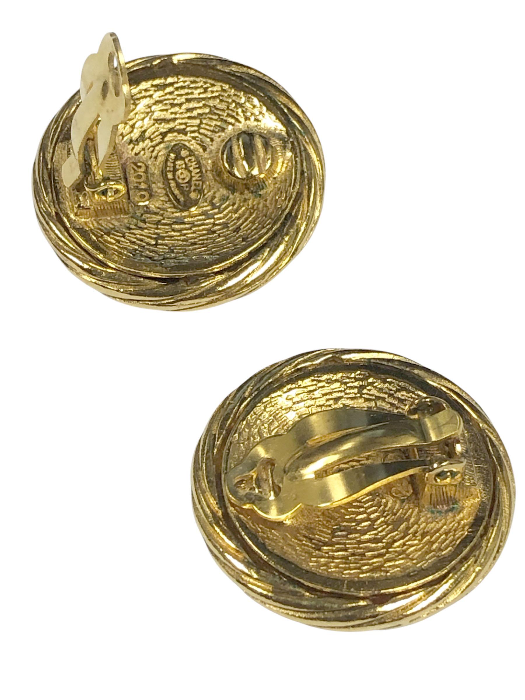 Chanel Paris vintage Classic CC and Mabe Pearl clip Earrings For Sale 3