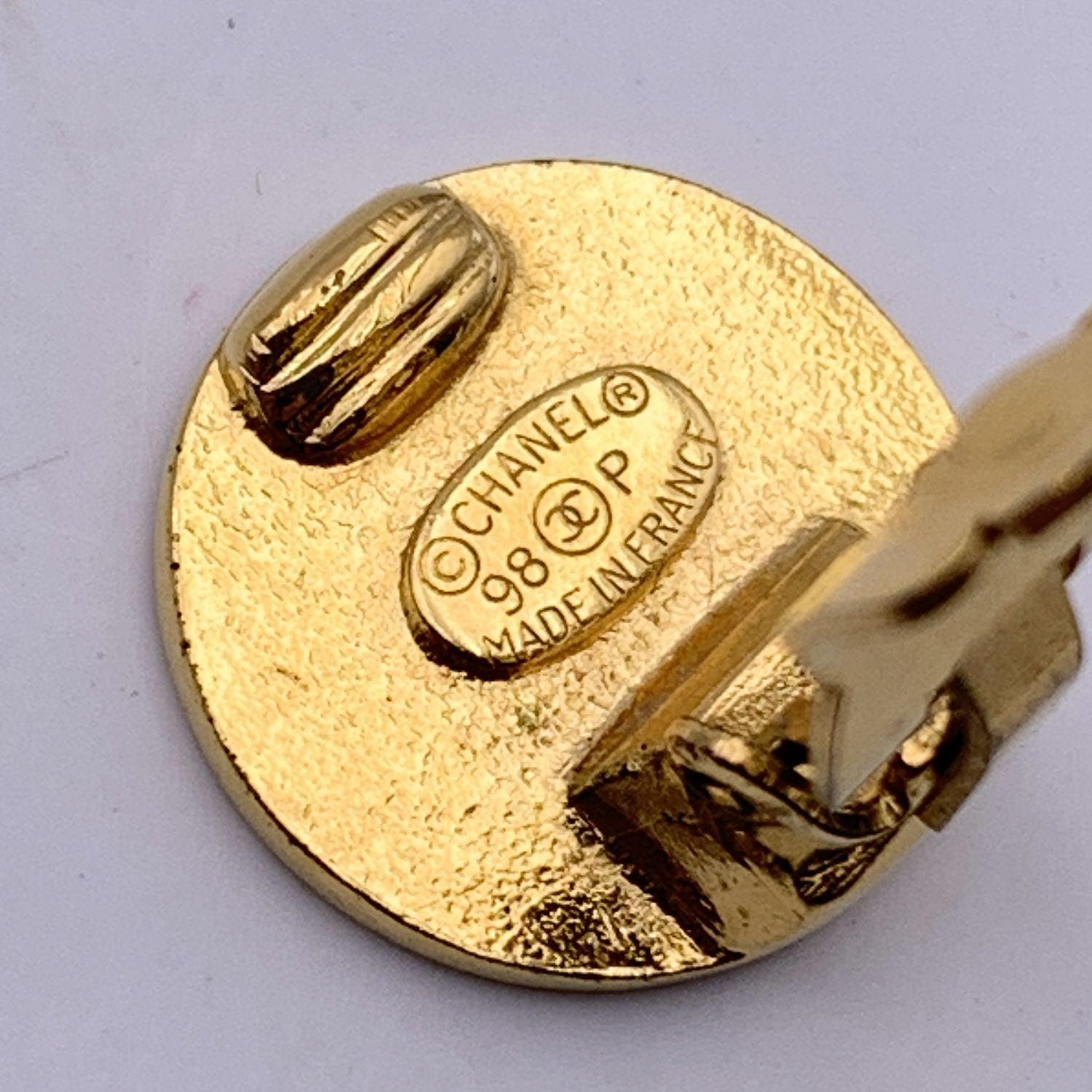Chanel Paris Vintage Gold Metall Kleine runde Logo-Ohrclips aus Gold mit Metall im Zustand „Hervorragend“ in Rome, Rome