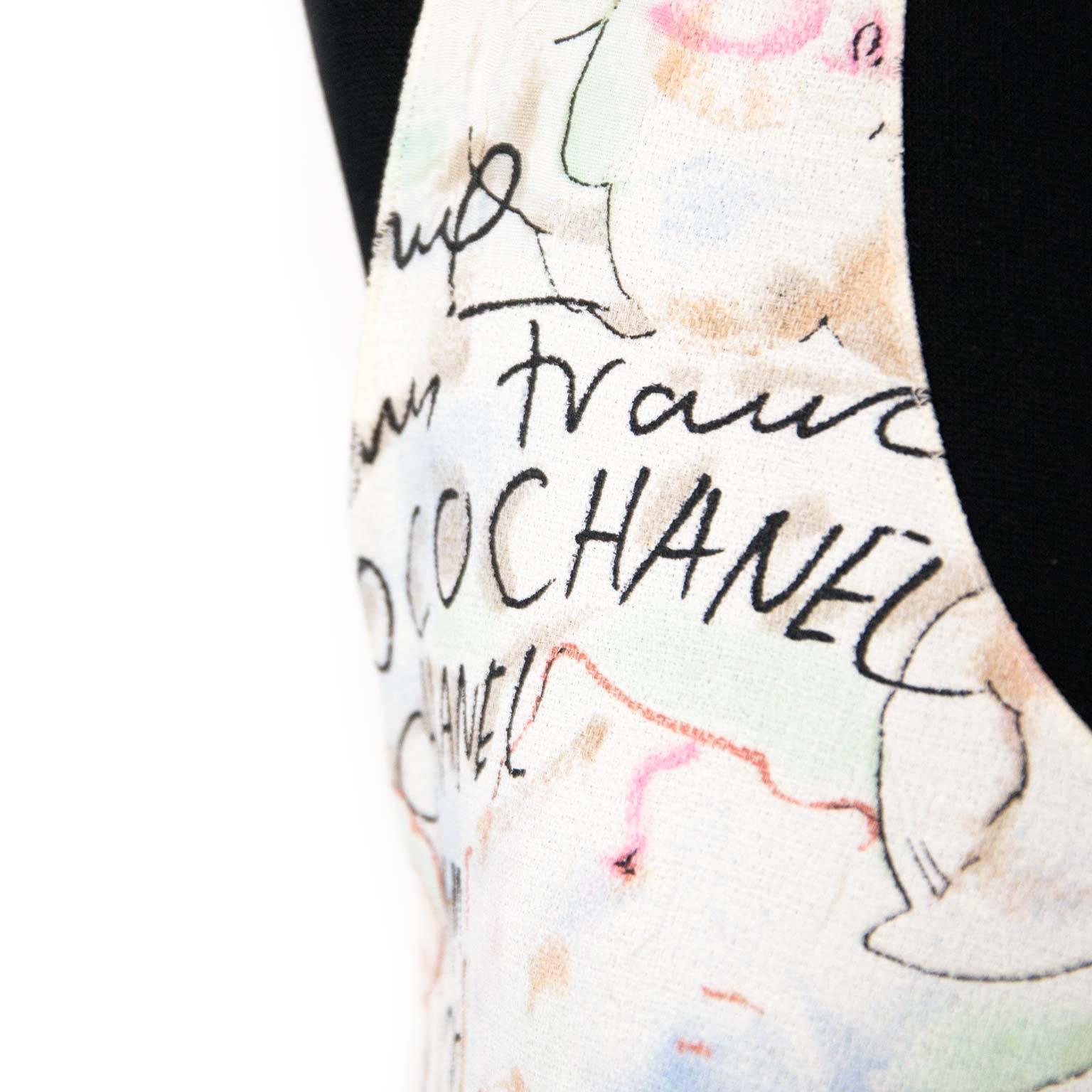 Very good condition!

Chanel Pastels Floral Text Dress - Size 40

This beautiful dress is perfect for drinking cocktails in the summer or attending a spring party. Its beautiful soft colouring makes this dress very feminine. It opens and closes with