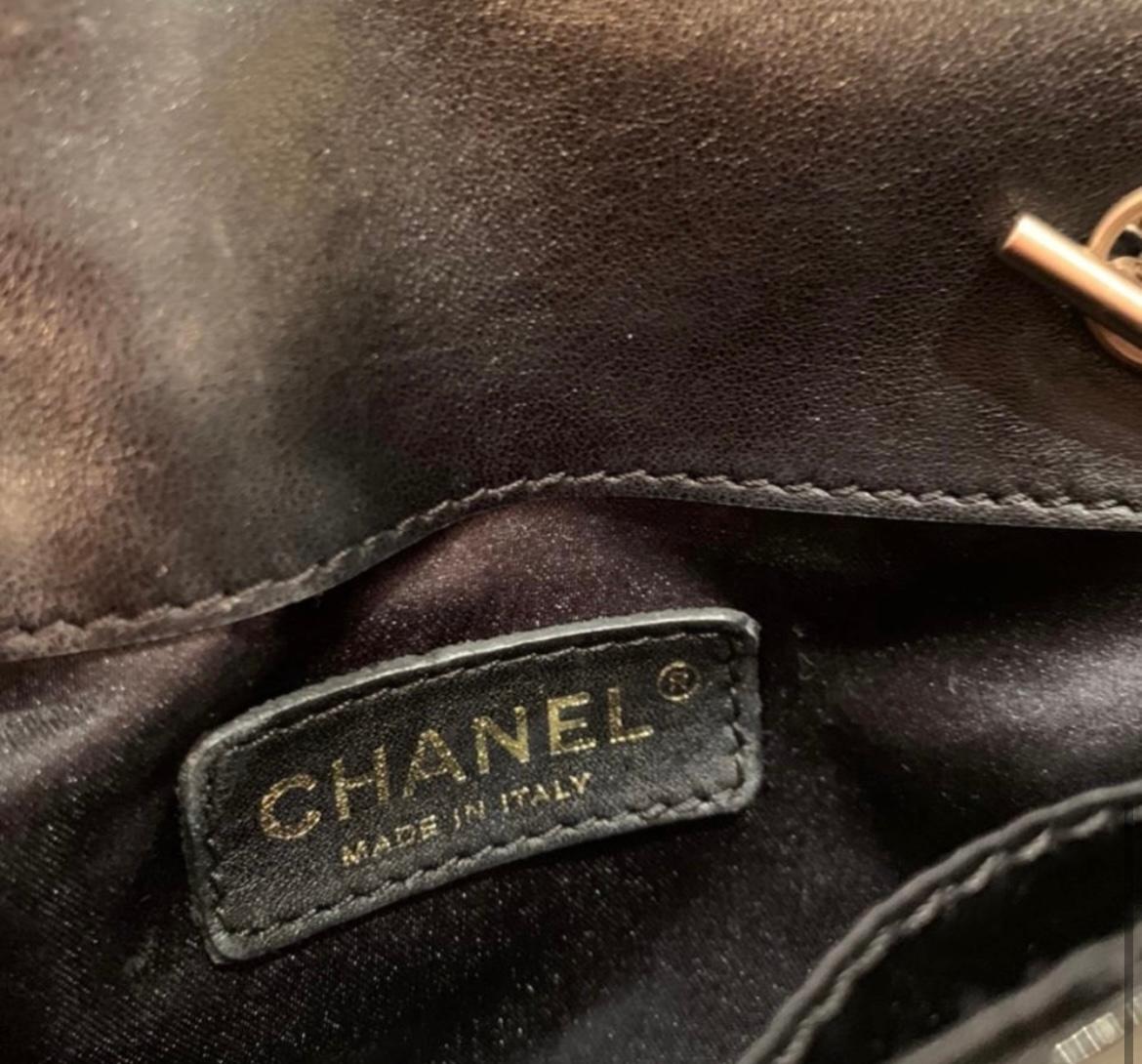 Women's or Men's Chanel Patent and Lace twin chain shoulder black bag For Sale