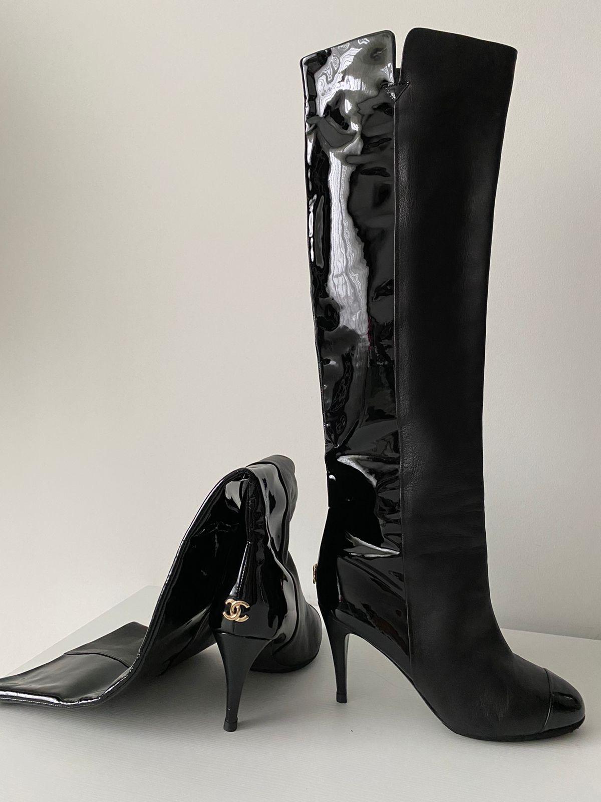 Chanel Patent Leather Heel Boots Size 37.
Great pre owned condition.
Comes as is.