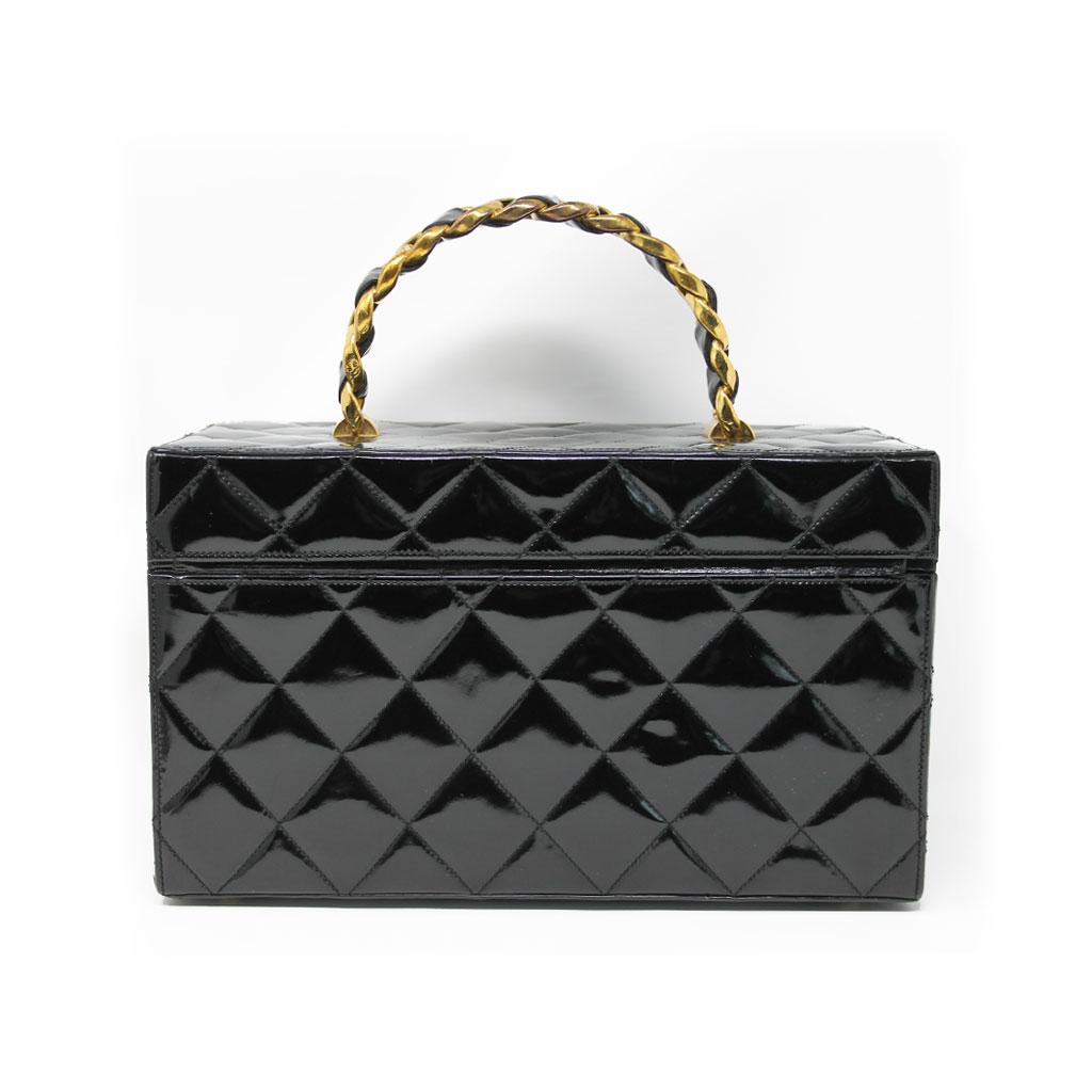 Brand: Chanel
Style: Beauty Train Case
Handles: Golden Brass Chain Stiff Handle, Drop: 3.5
