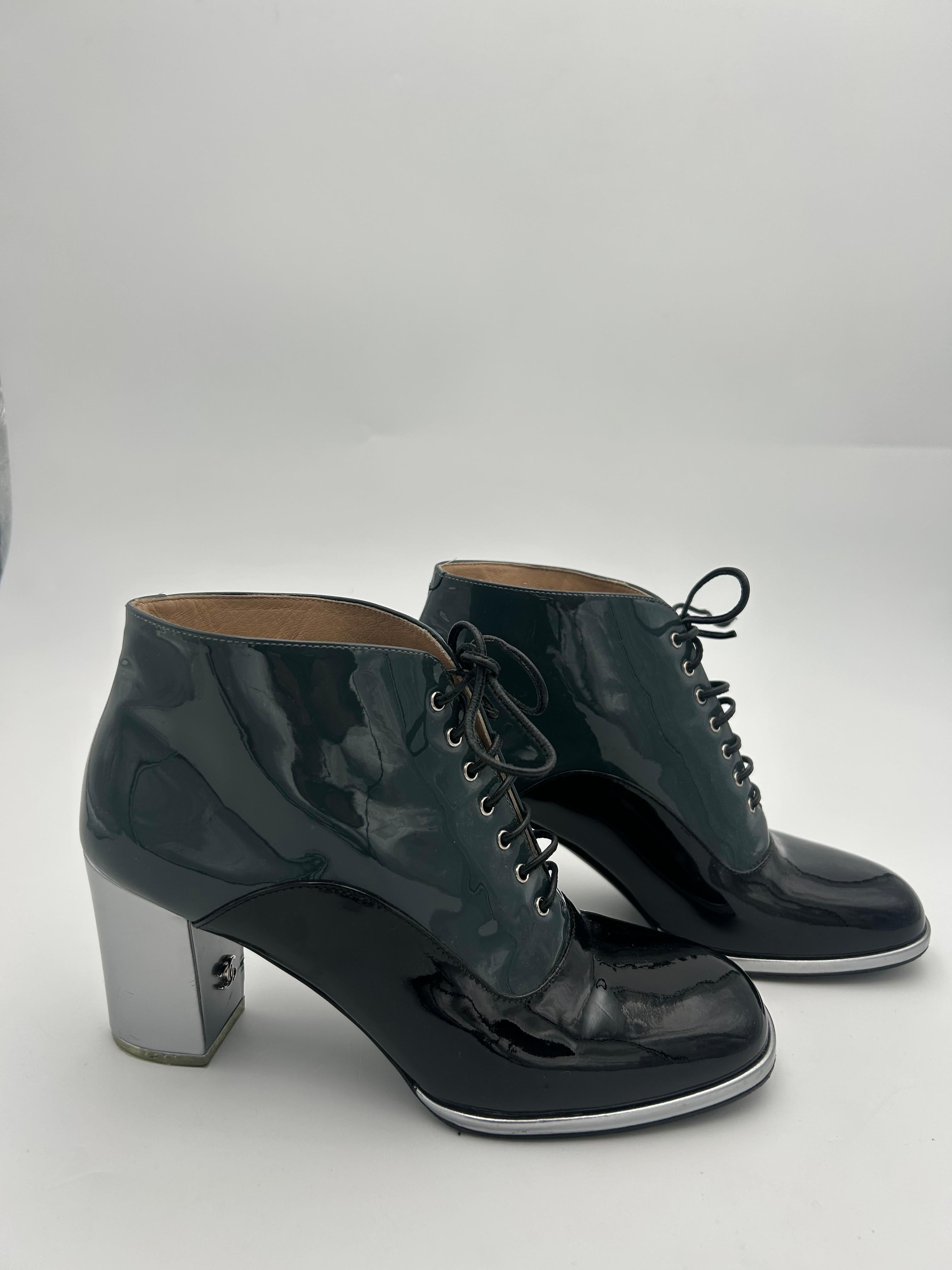 Chanel Patent Leather Ankle Heels Boots (Schwarz) im Angebot