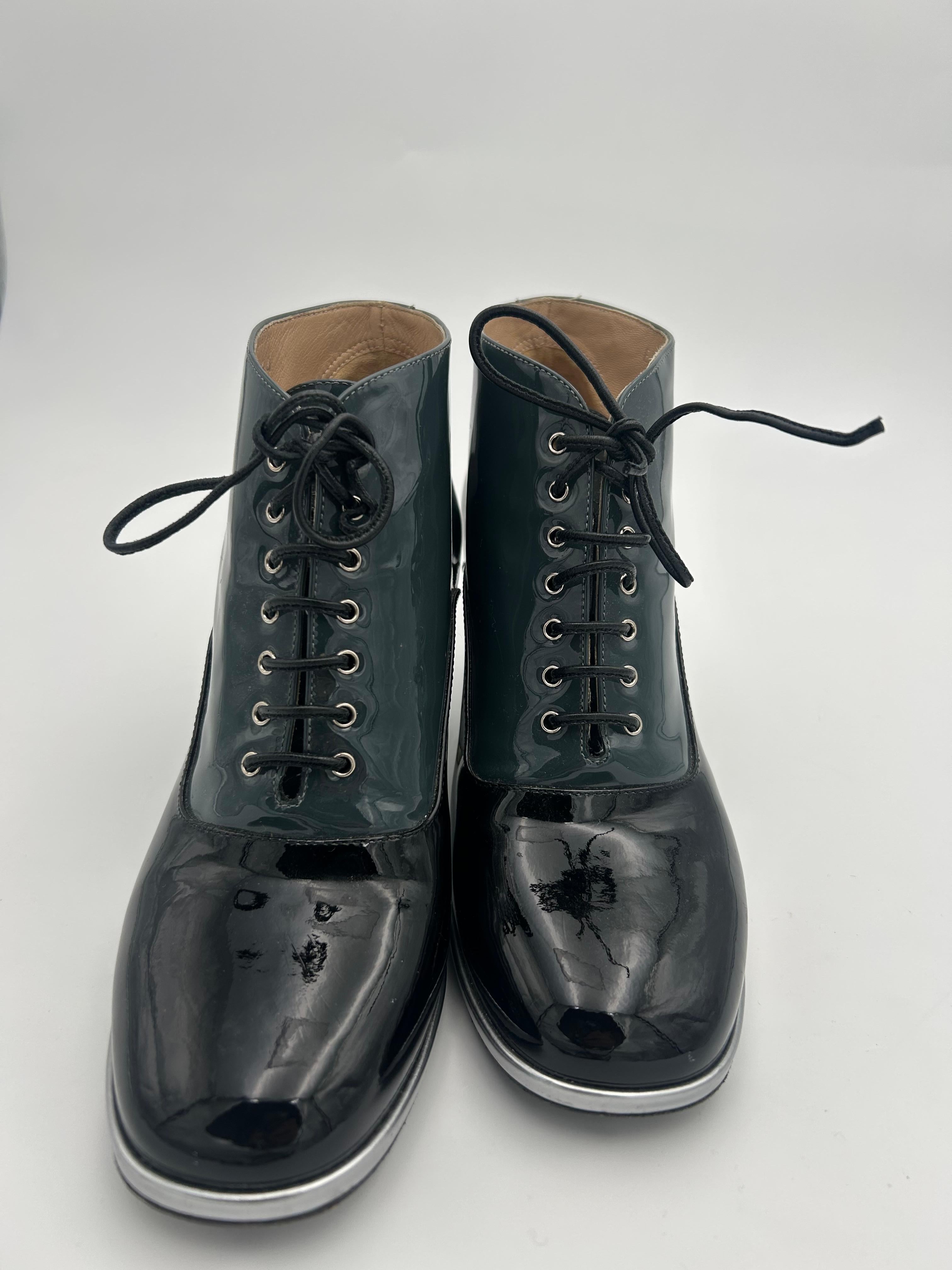 Chanel Patent Leather Ankle Heels Boots im Angebot 1
