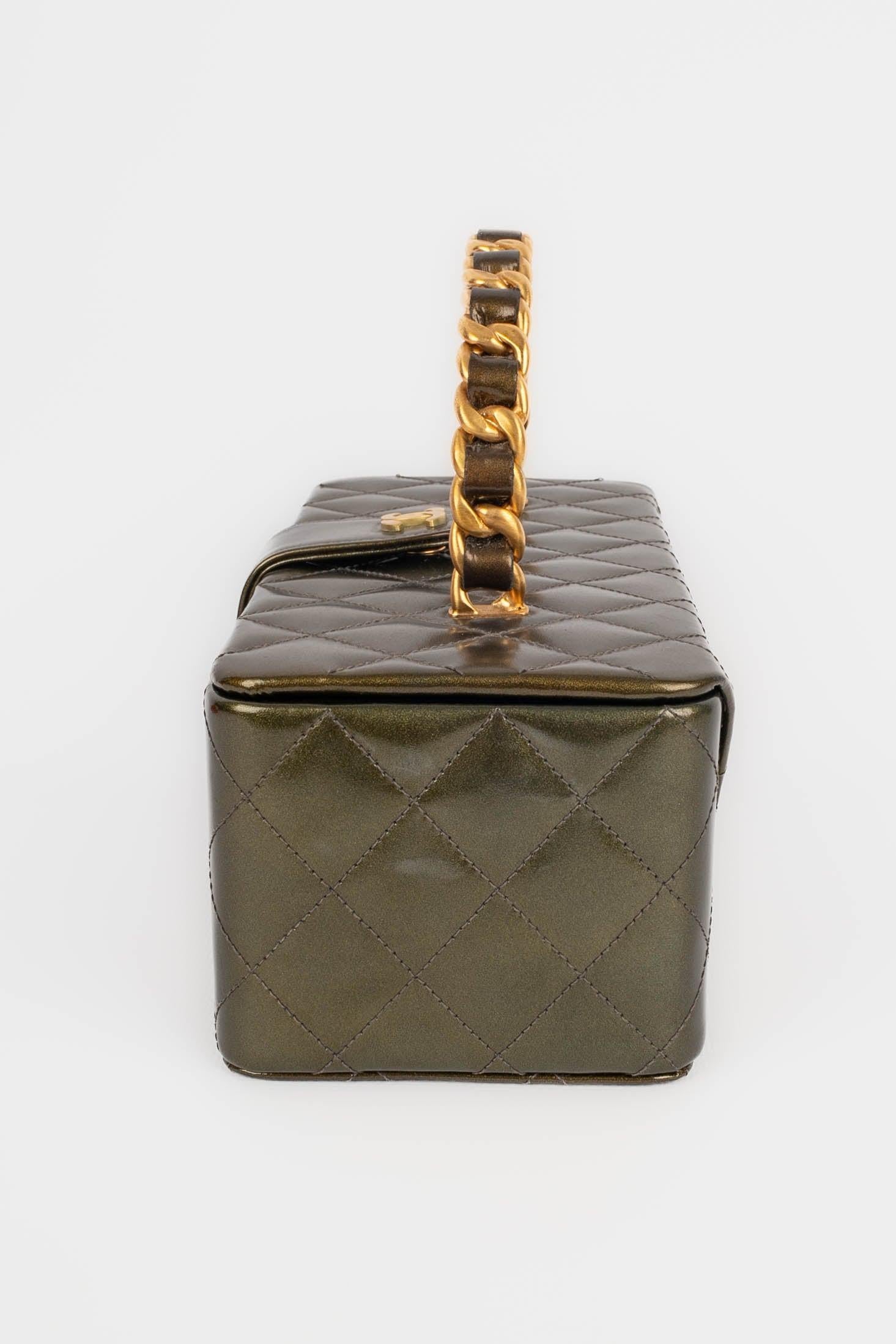 Chanel Quilted Patent Leather Bag, 1994-1996 In Good Condition For Sale In SAINT-OUEN-SUR-SEINE, FR