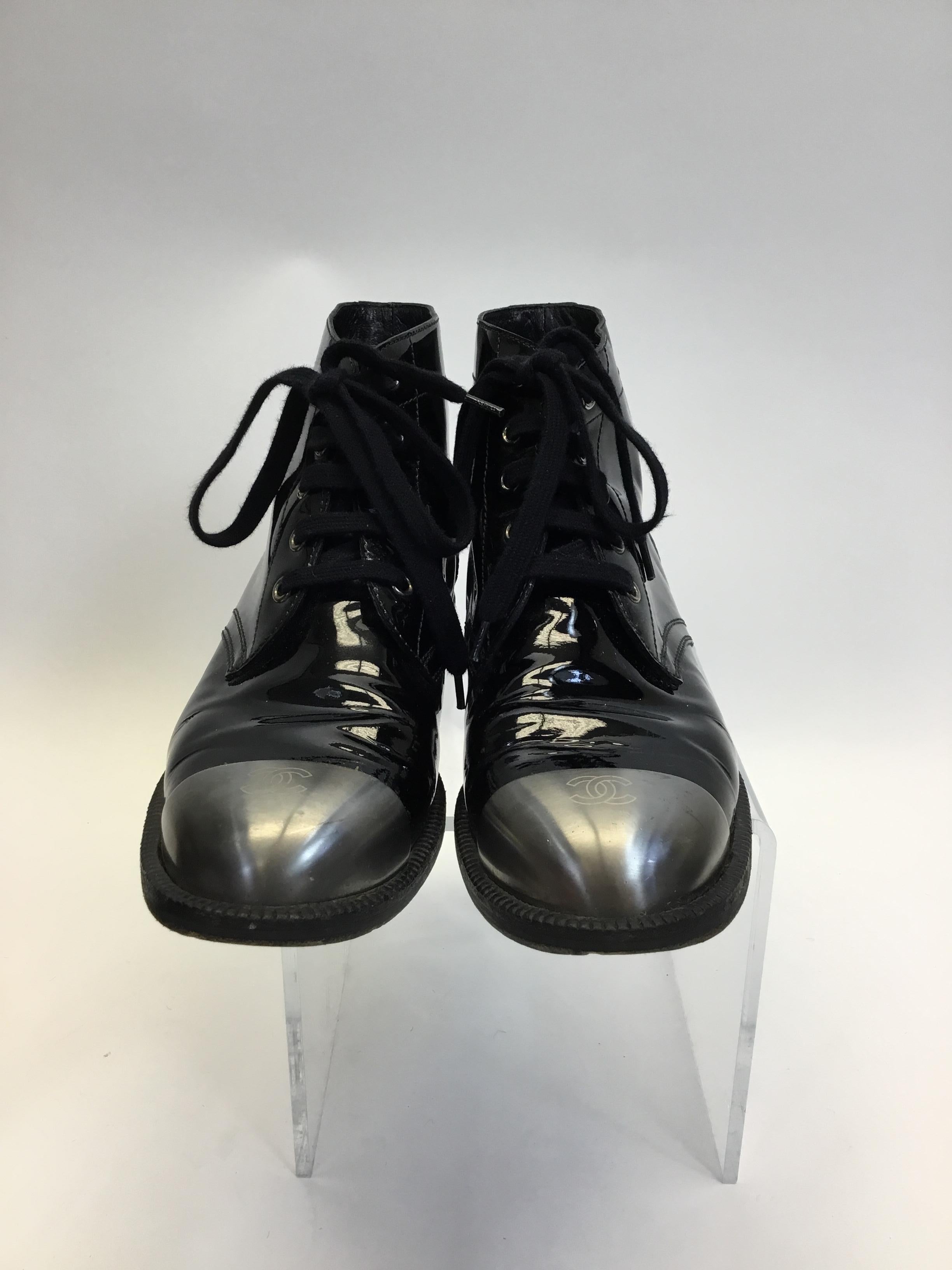 Chanel Patent Leather Black Ankle Boot with Silver Toe
$450
Made in Italy
Size 40