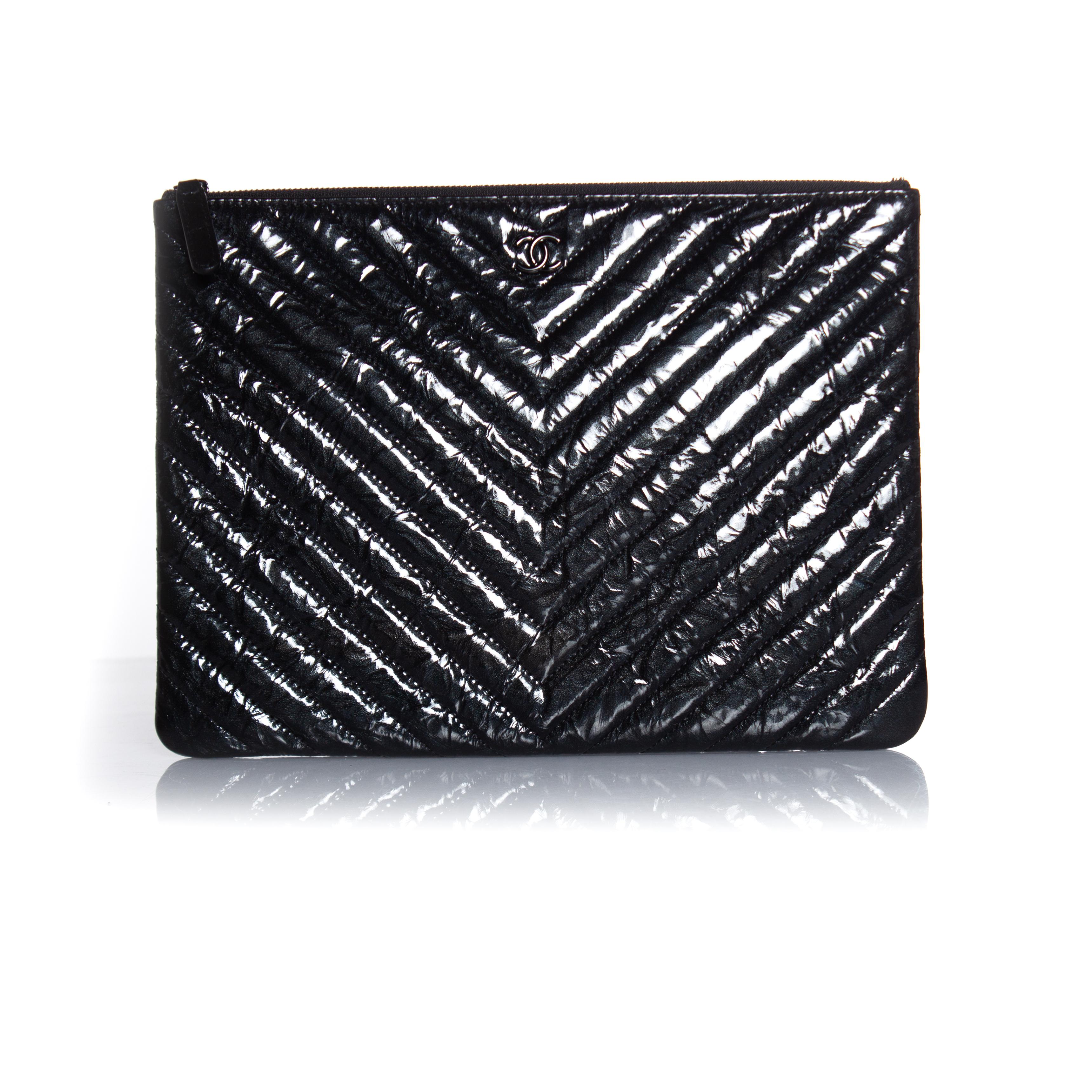 Black Chanel, patent leather chevron zip O case For Sale