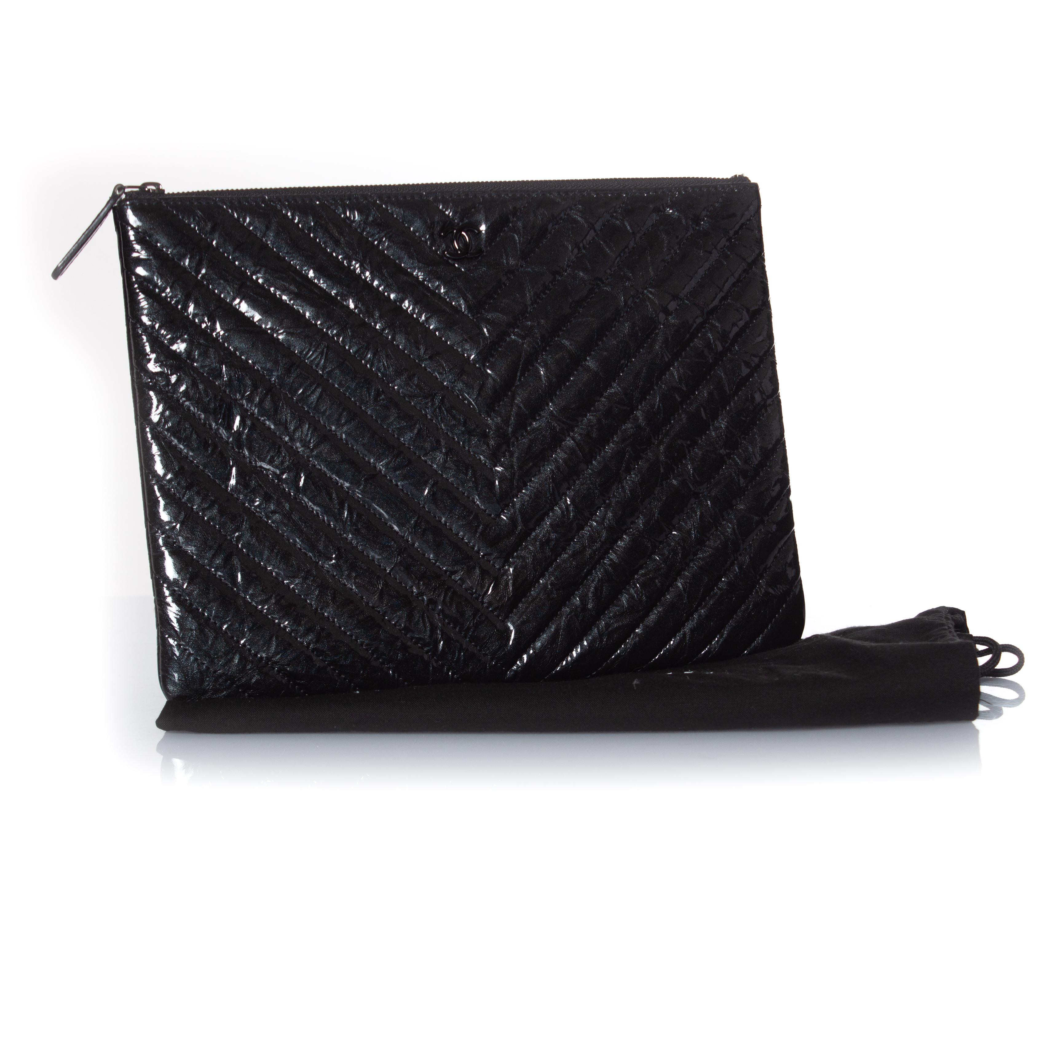 Chanel, patent leather chevron zip O case For Sale 1
