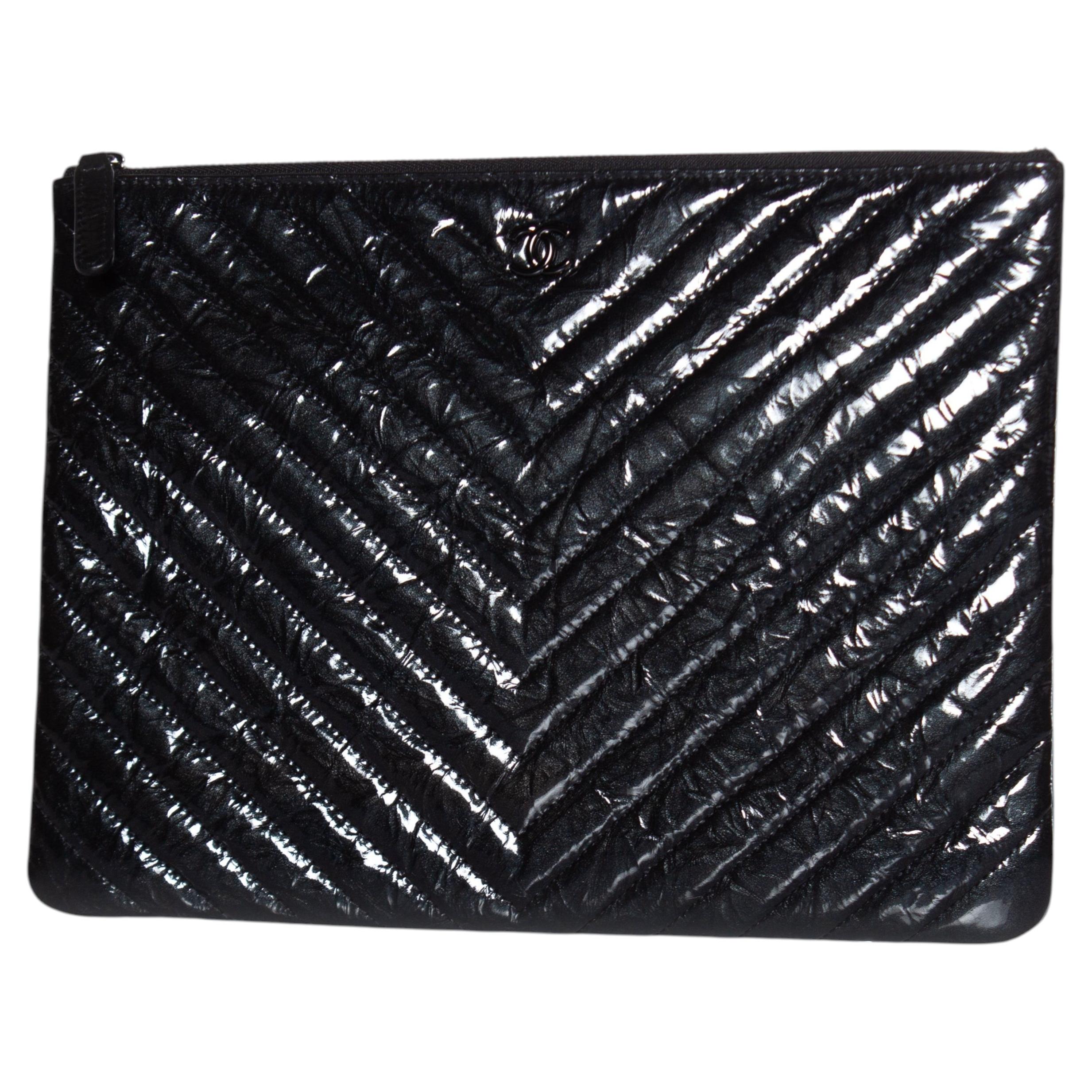 Chanel, patent leather chevron zip O case For Sale