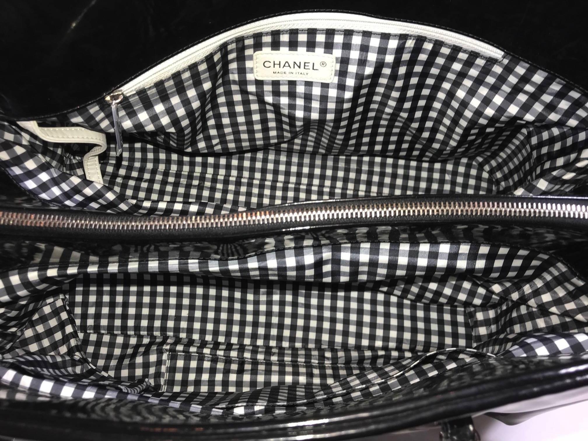 Chanel Patent Leather Oversized Shoulder Bag For Sale 6