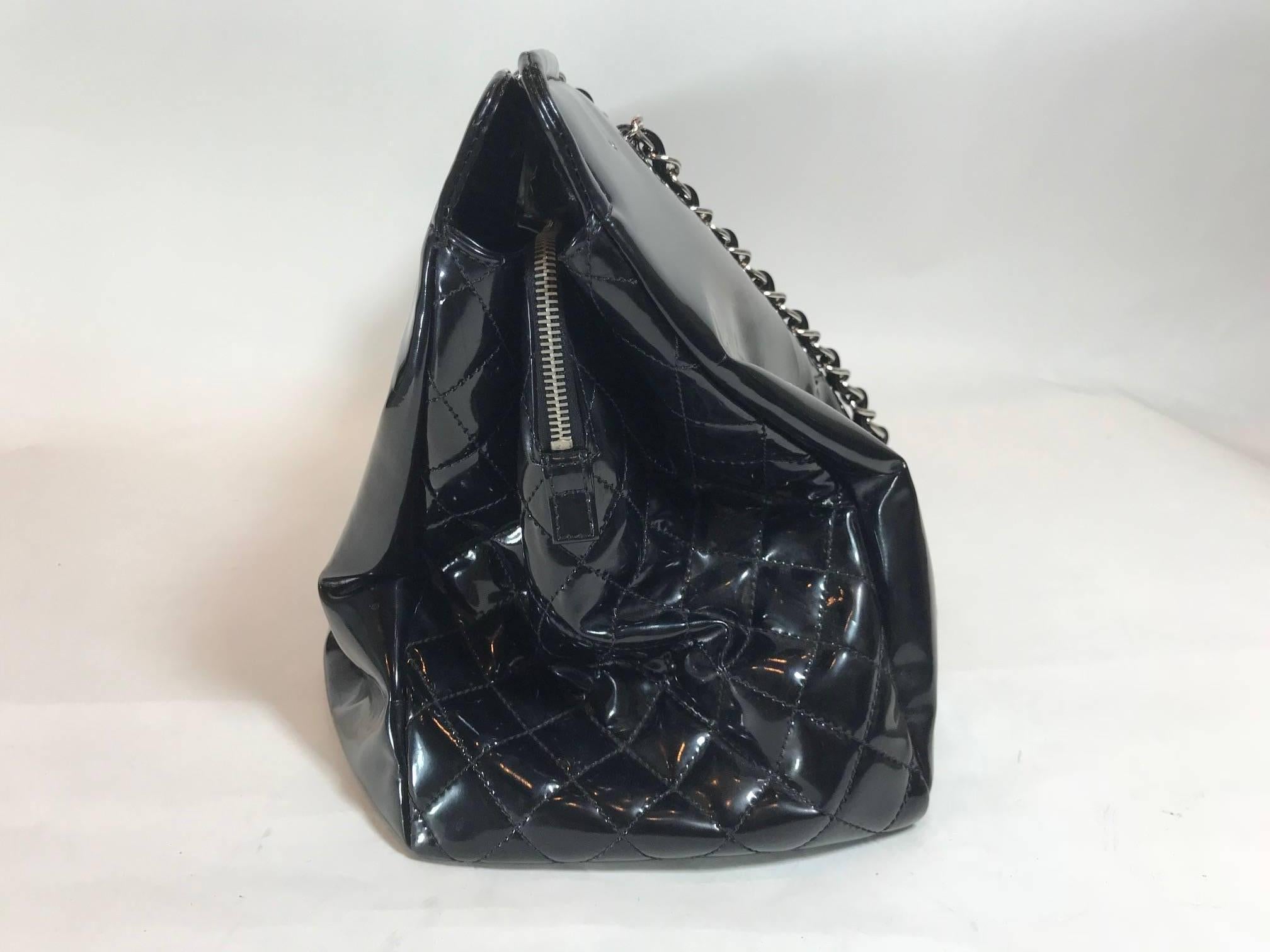 Chanel Patent Leather Oversized Shoulder Bag In Excellent Condition For Sale In Roslyn, NY