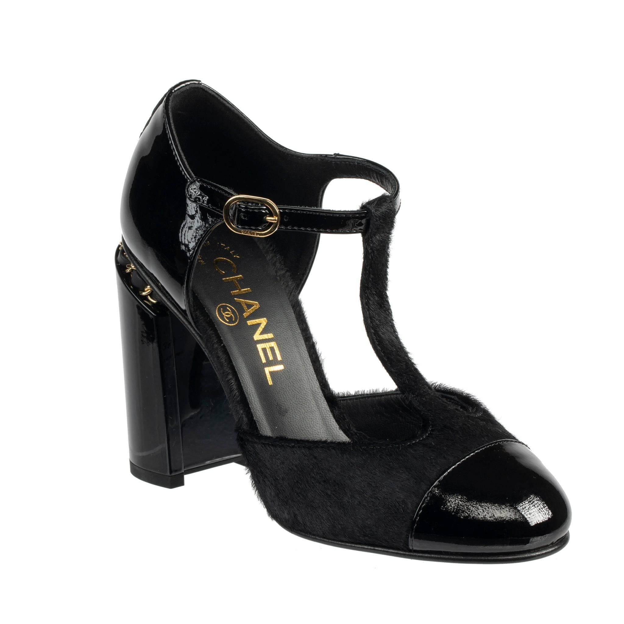Brand:

Chanel

Product:

Strap Heel With Chain Details

Size:

36 Fr

Colour:

Black

Heel:

10 Cm

Material:

Smooth Patent Leather & Pony Hair

Condition:

Pristine; New Or Never Worn

Accompanied By:

Chanel Box, Two Chanel Dustbags, Tag &