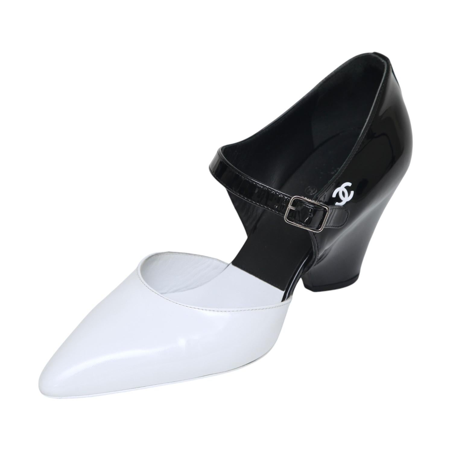 CHANEL Patent Leather Pumps D'Orsay Mary Jane Black White Silver 38.5 2020 In Good Condition In Hollywood, FL