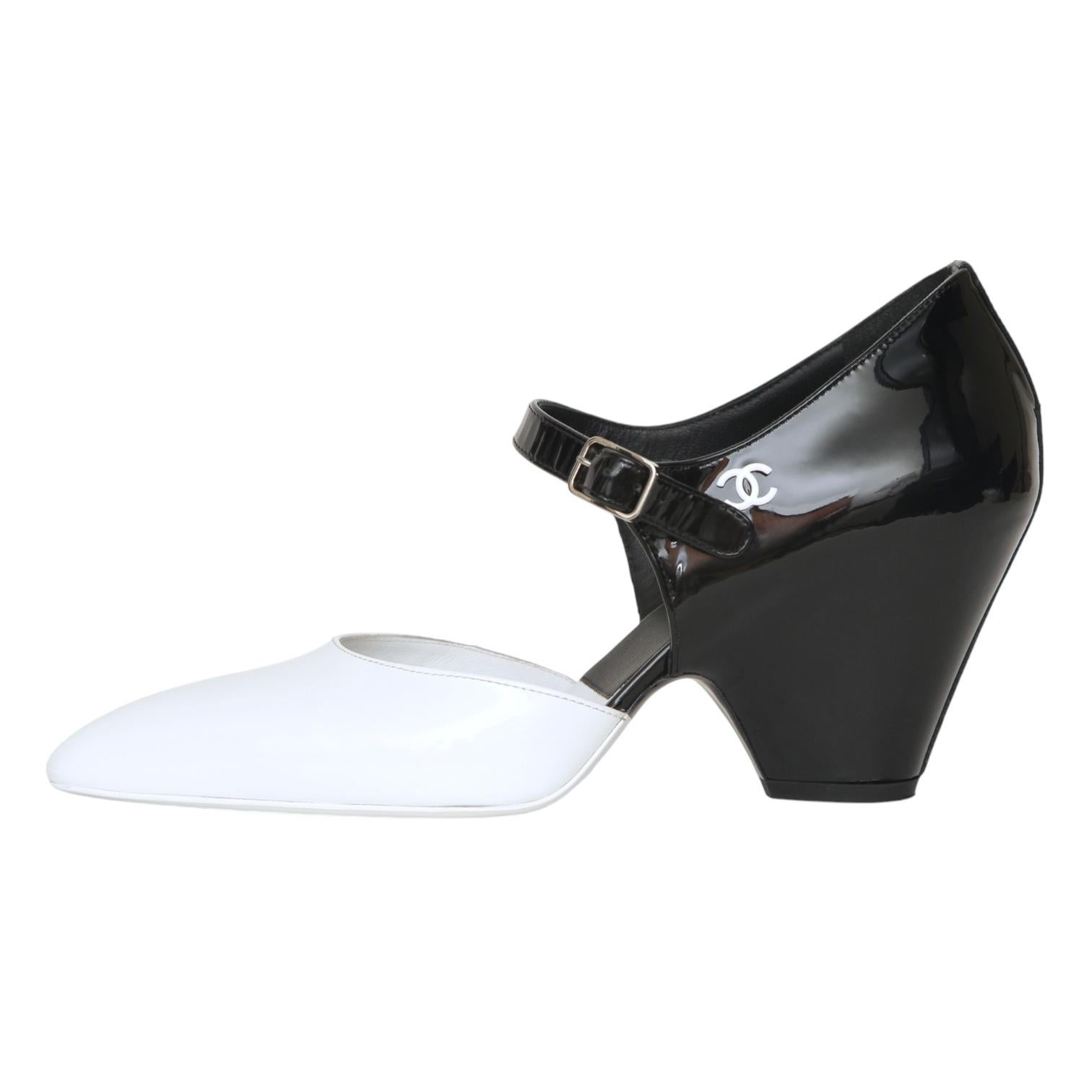 Women's CHANEL Patent Leather Pumps D'Orsay Mary Jane Black White Silver 38.5 2020
