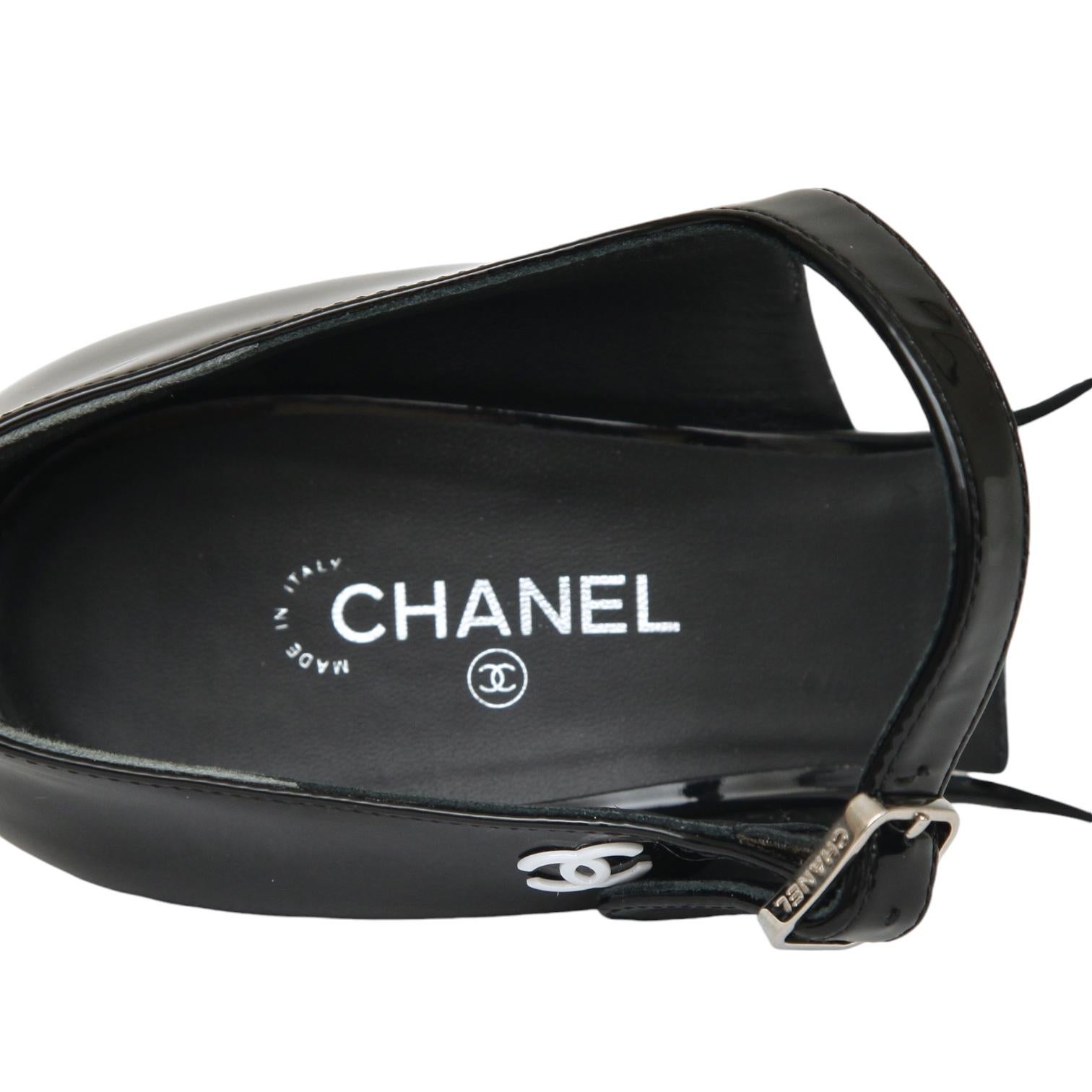 CHANEL Patent Leather Pumps D'Orsay Mary Jane Black White Silver 38.5 2020 2