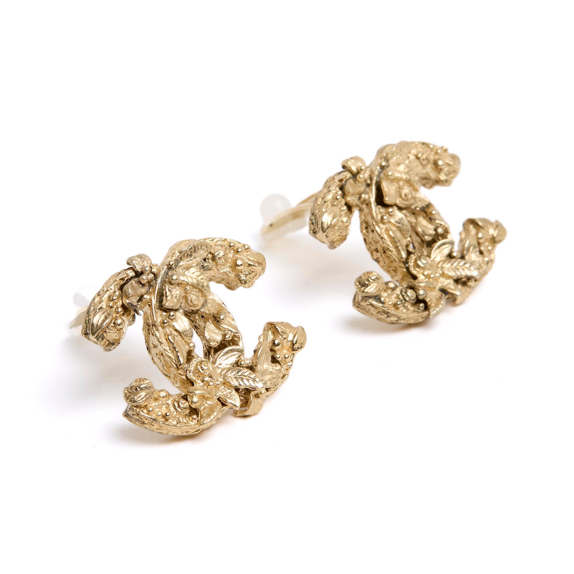 Chanel PE2011 Boucles d'oreille Clips CC Golden floral maxi clip on CC earrings In Excellent Condition In PARIS, FR