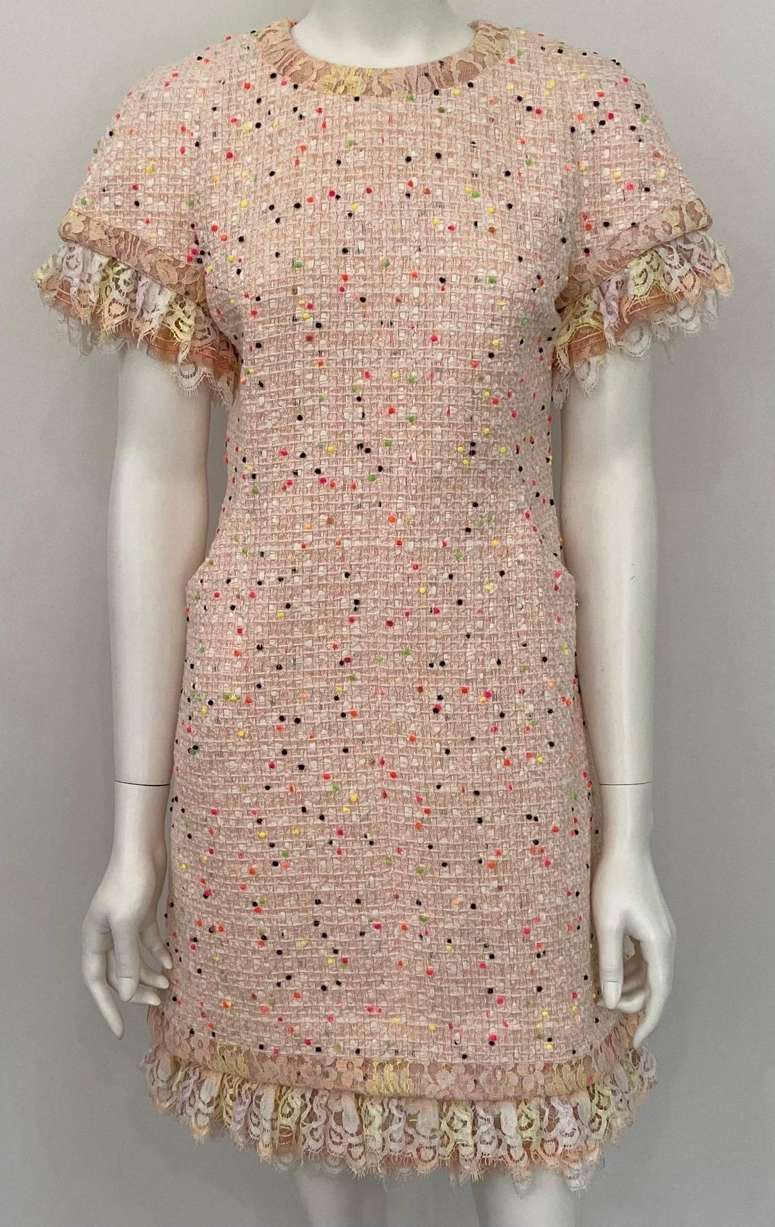 Chanel Peach and multi dot tweed Dress with removable lace detail - Sz 36 In Excellent Condition In West Palm Beach, FL