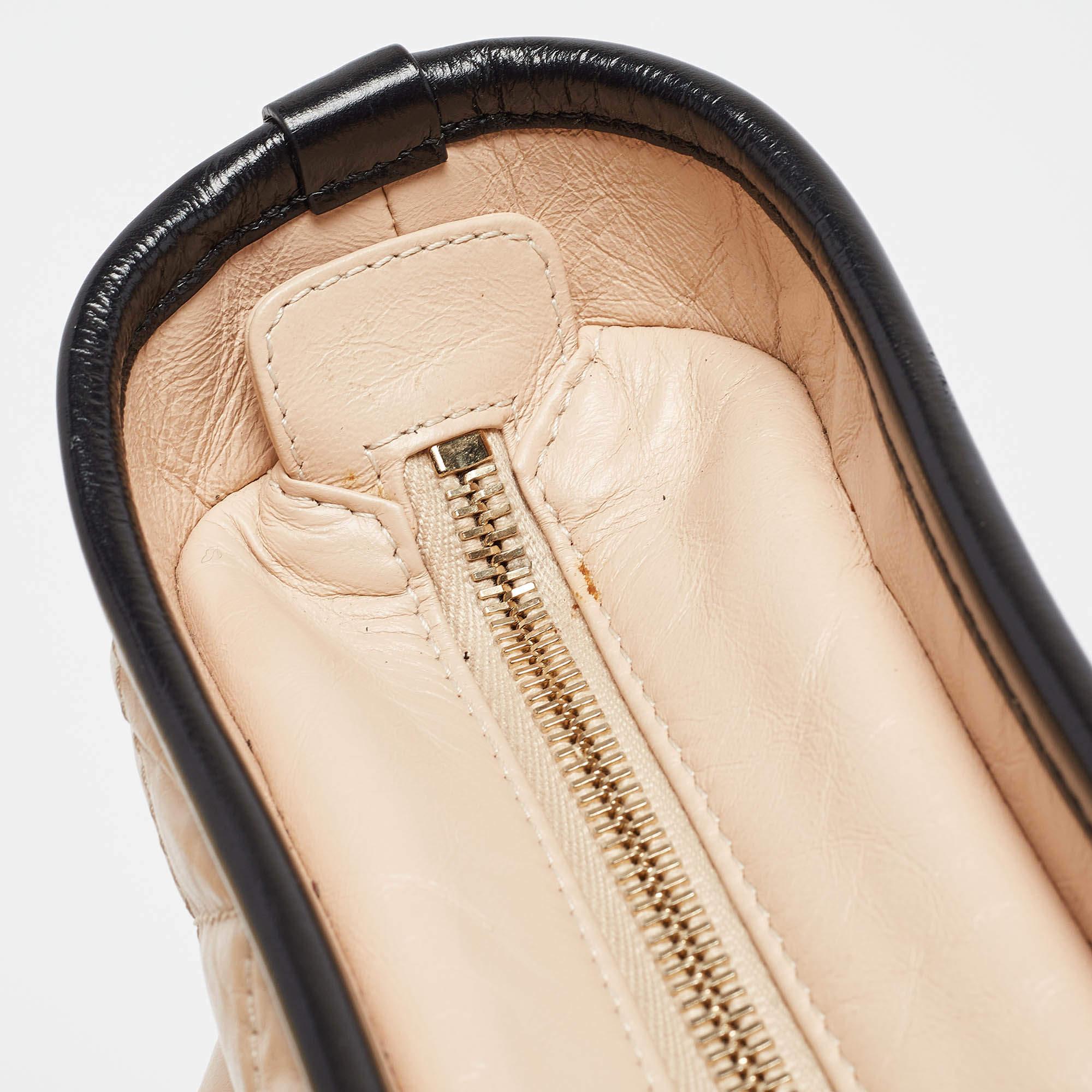 Chanel - Sac Gabrielle moyen en cuir vieilli matelassé pêche/noir en vente 1