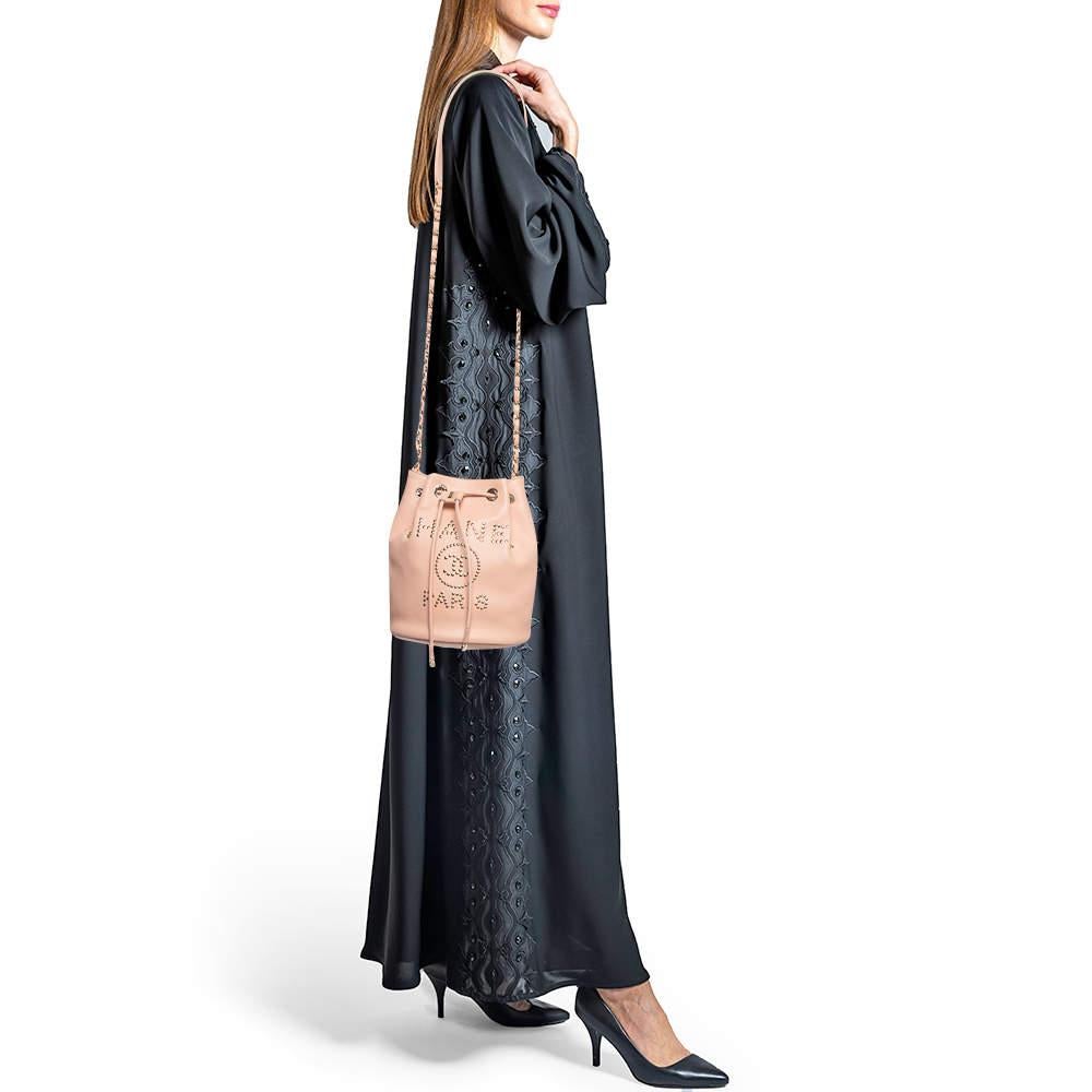 With flawless craftsmanship  immense style quotient  and an air of elegance  this Chanel bag has it all Stitched to perfection  the handbag is made using only prime quality materials so that it lasts you forever. With signature elements displayed on