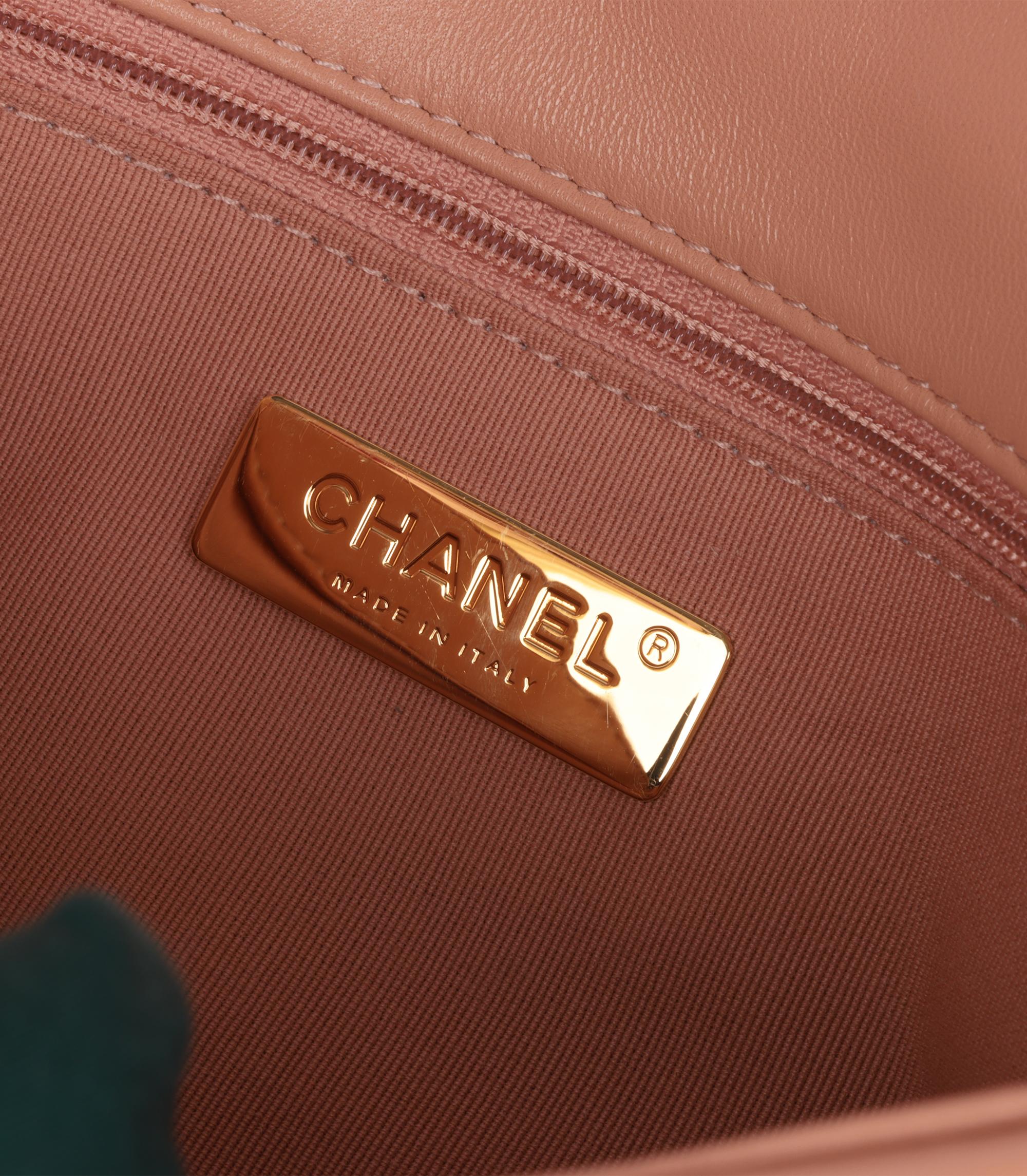 Chanel Pfirsich Gestepptes Ziegenleder Kleine 19 Klappe Tasche im Angebot 5
