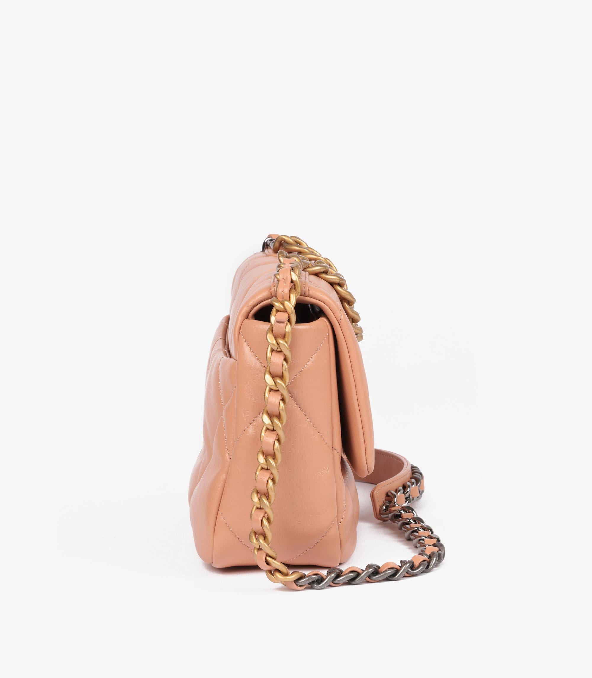 Chanel Pfirsich Gestepptes Ziegenleder Kleine 19 Klappe Tasche im Zustand „Hervorragend“ im Angebot in Bishop's Stortford, Hertfordshire