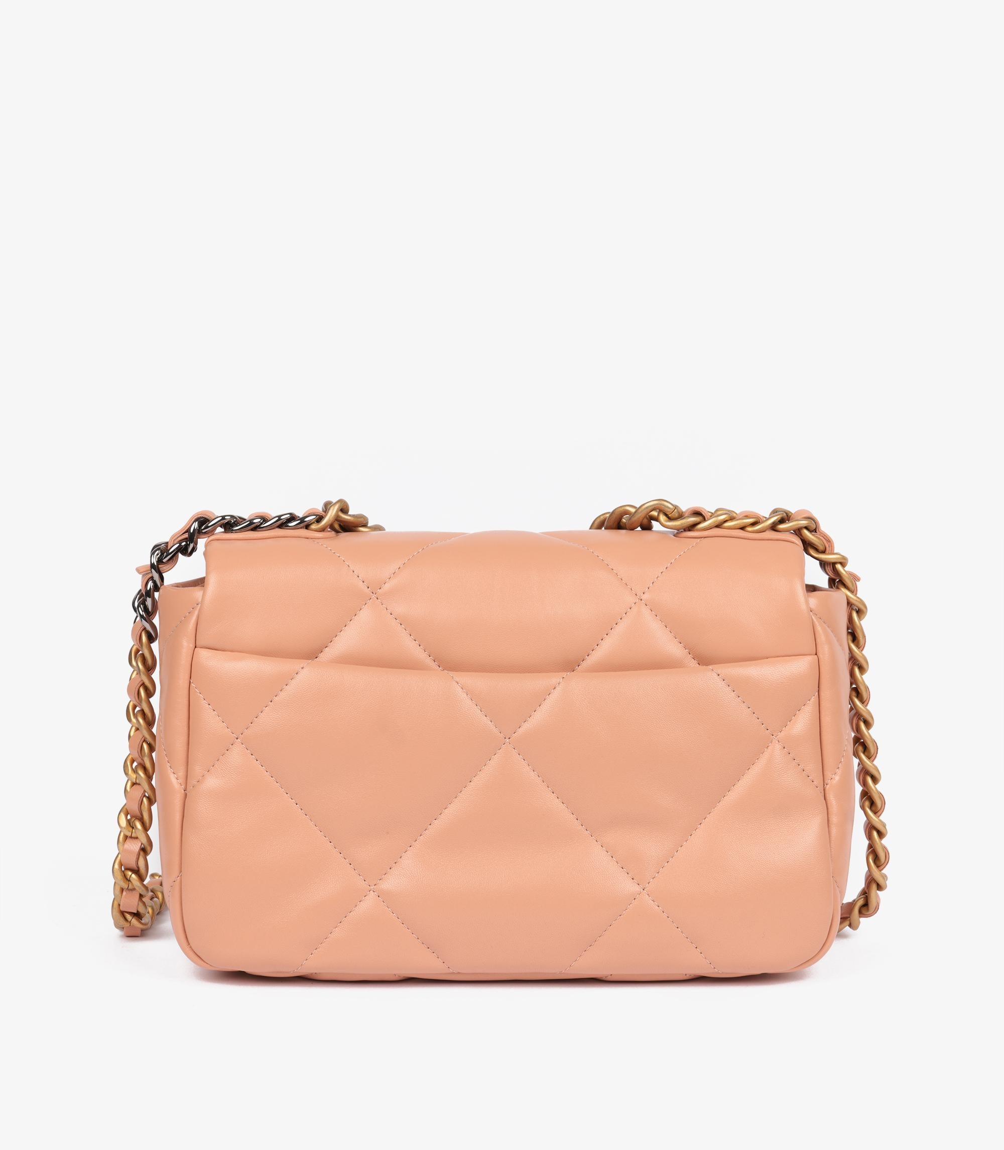 Chanel Pfirsich Gestepptes Ziegenleder Kleine 19 Klappe Tasche für Damen oder Herren im Angebot