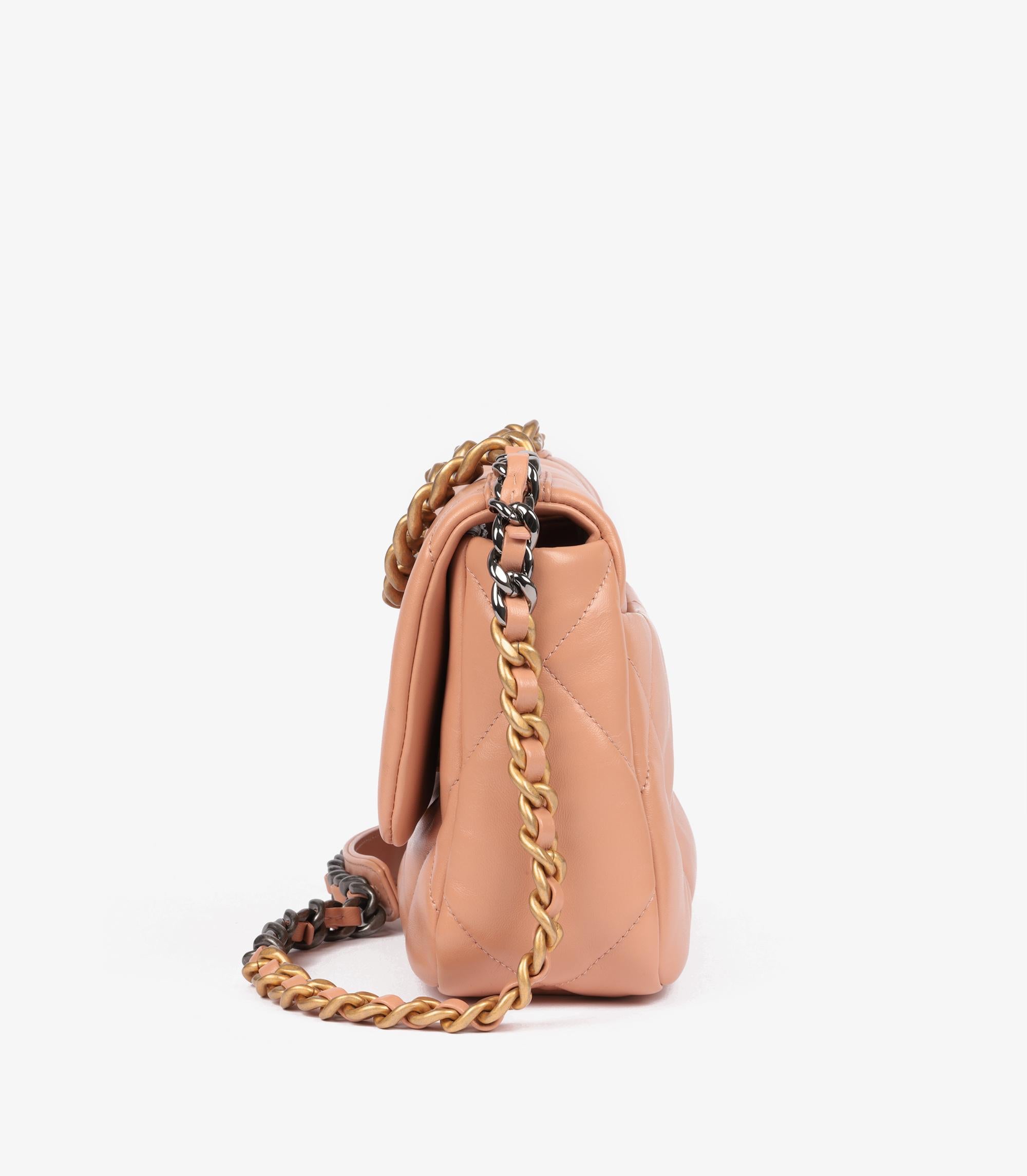 Chanel Pfirsich Gestepptes Ziegenleder Kleine 19 Klappe Tasche im Angebot 1