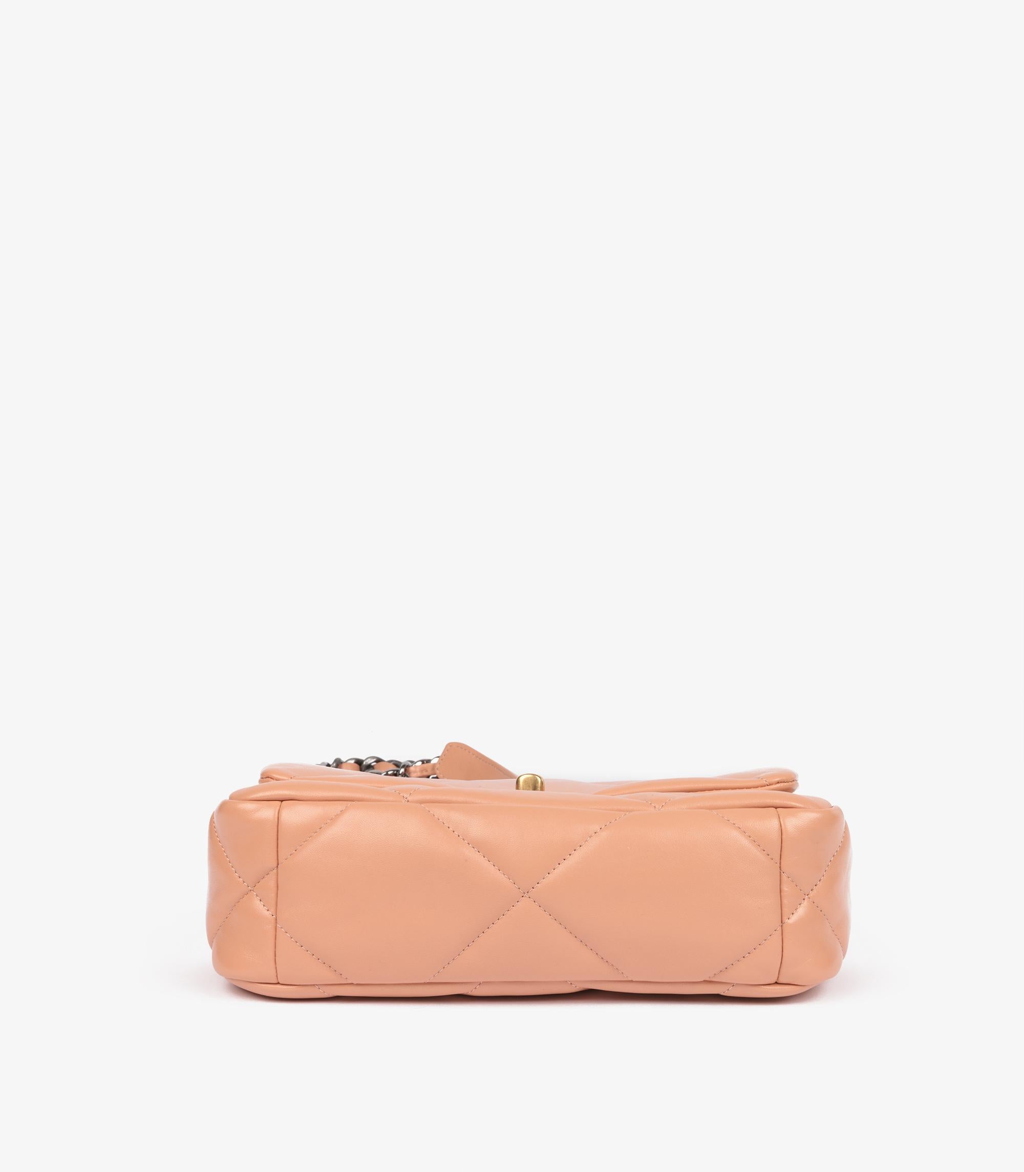 Chanel Pfirsich Gestepptes Ziegenleder Kleine 19 Klappe Tasche im Angebot 2