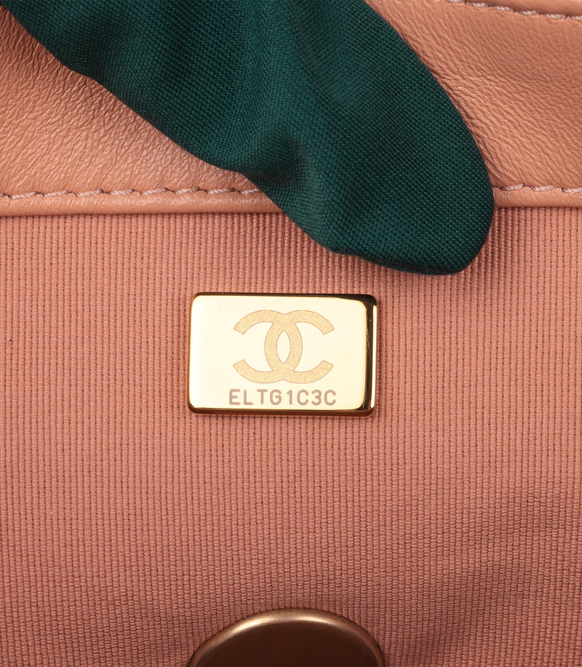 Chanel Pfirsich Gestepptes Ziegenleder Kleine 19 Klappe Tasche im Angebot 4