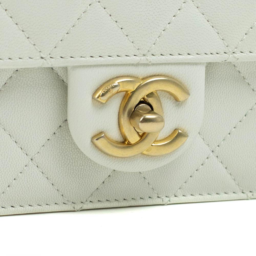 CHANEL, Pear Flap in white leather  2