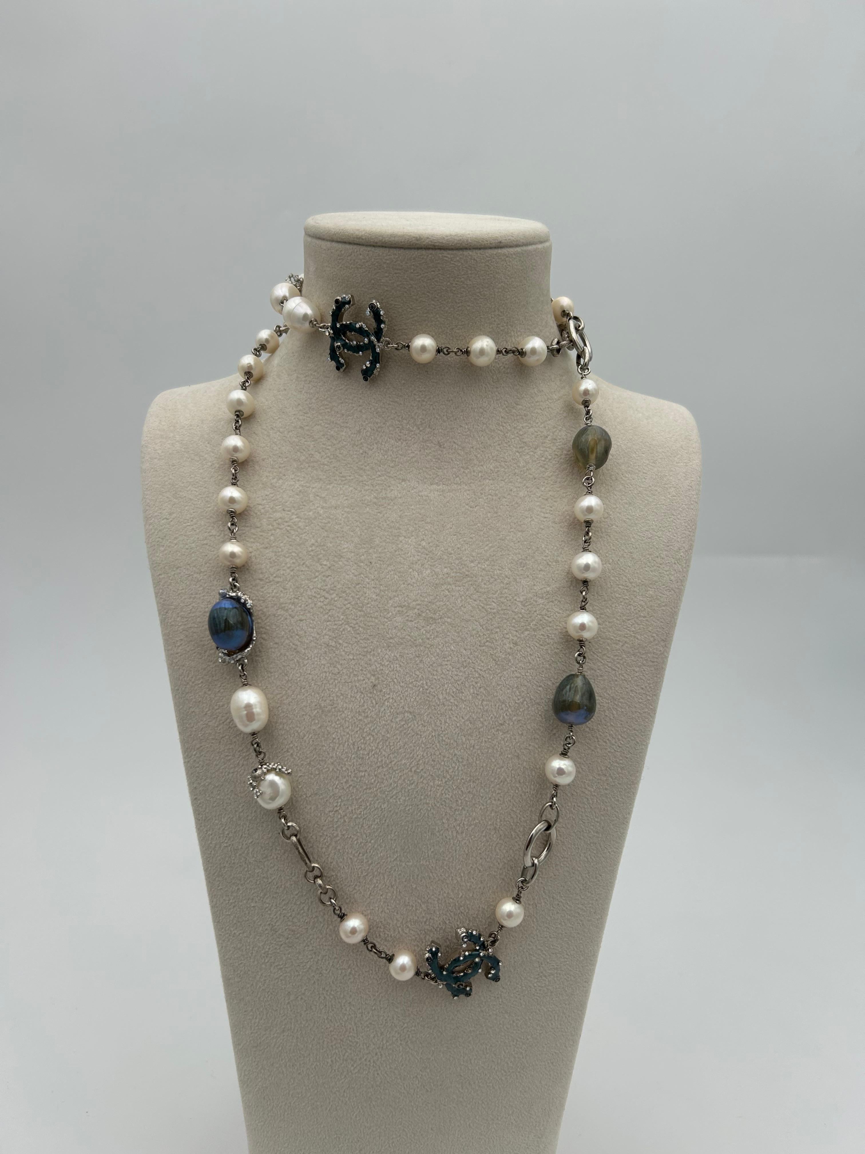 Chanel Perlen- und Kettenhalsband Sommer/Frühjahr 2012 im Zustand „Gut“ im Angebot in Palm Beach, FL