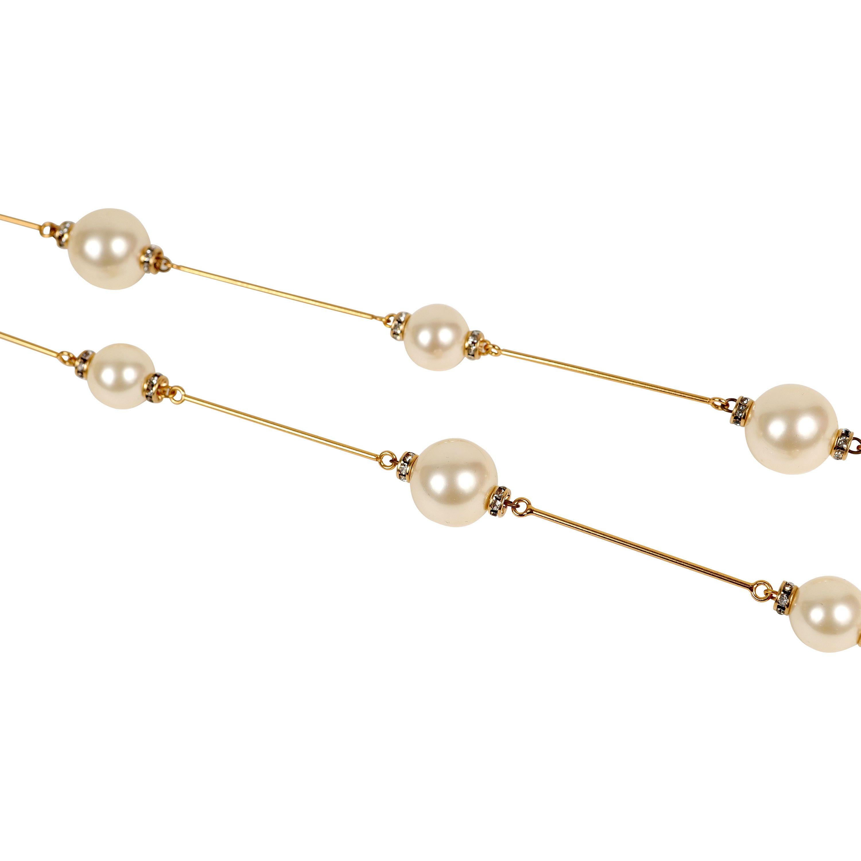 Chanel Perle und Gold Pin Extra lange Halskette mit Bernstein-Kristallkugel Damen im Angebot