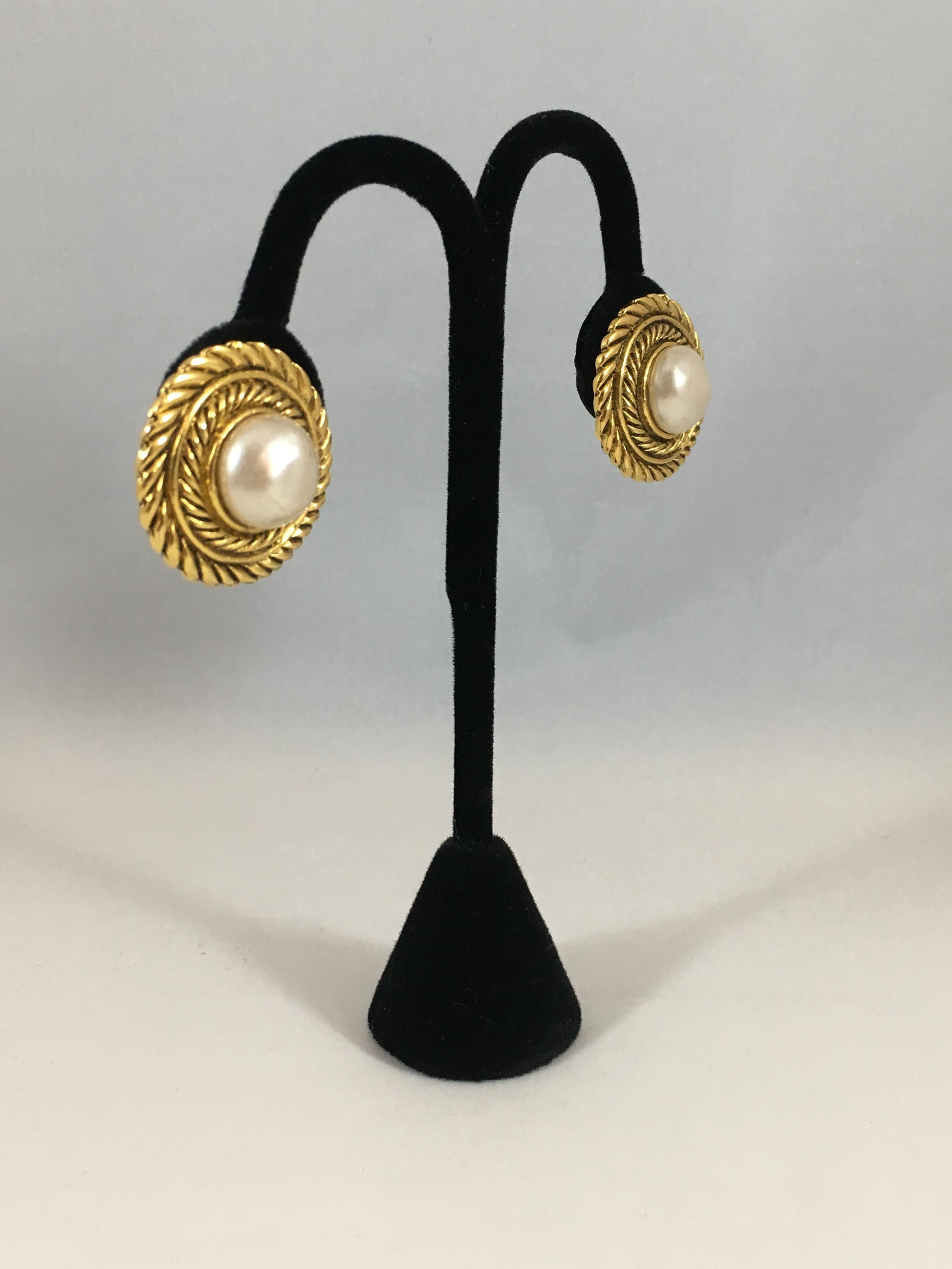 Chanel Pearl and Goldtone Clip-On Earrings in Box 1980s For Sale 2