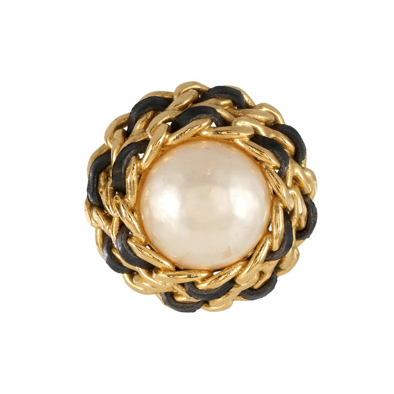 Vintage Chanel Chunky Pearl Swirl Earrings – Viange Vintage