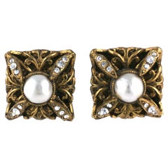 Boucles d'oreilles Chanel en perles et pâte