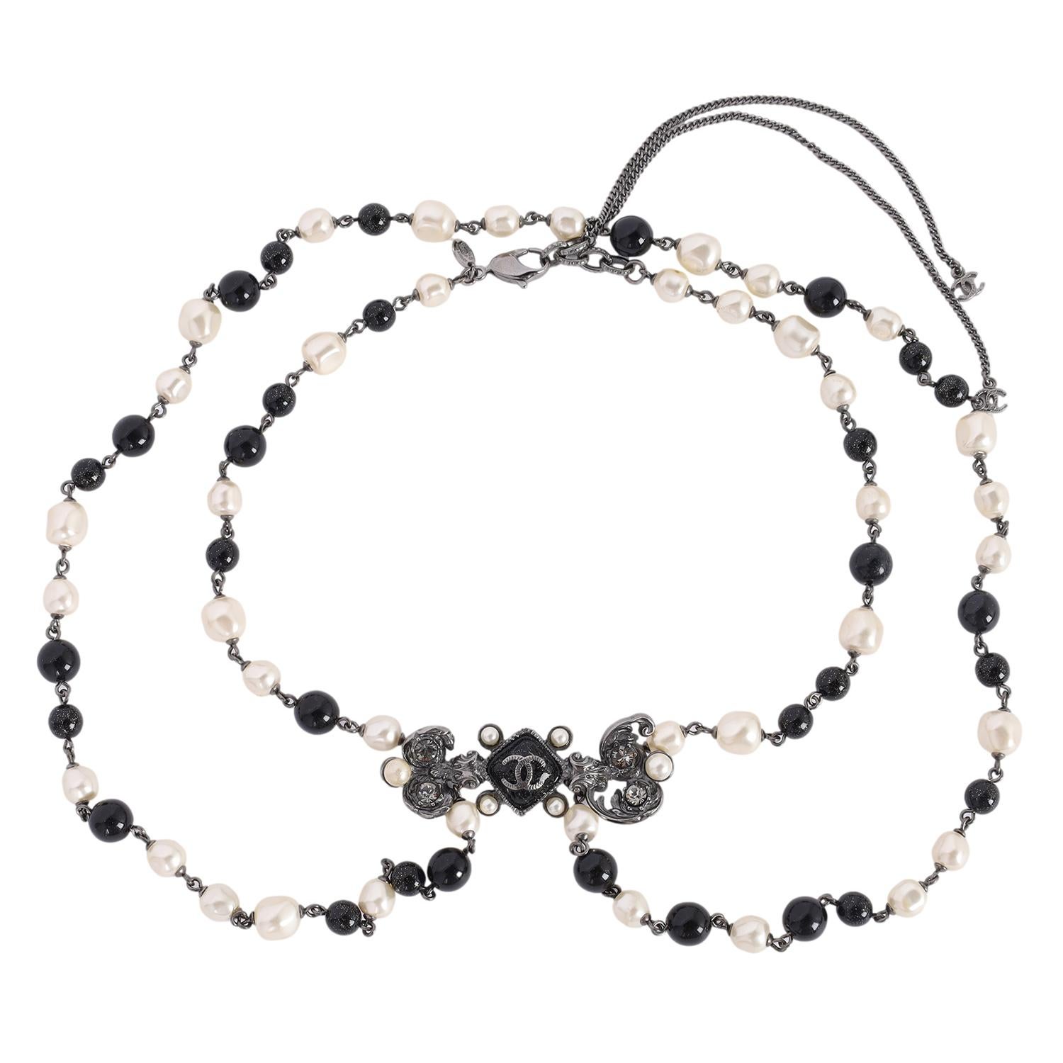 Chanel Pearl Bead Enamel CC Baroque Long Necklace Black White For Sale 8