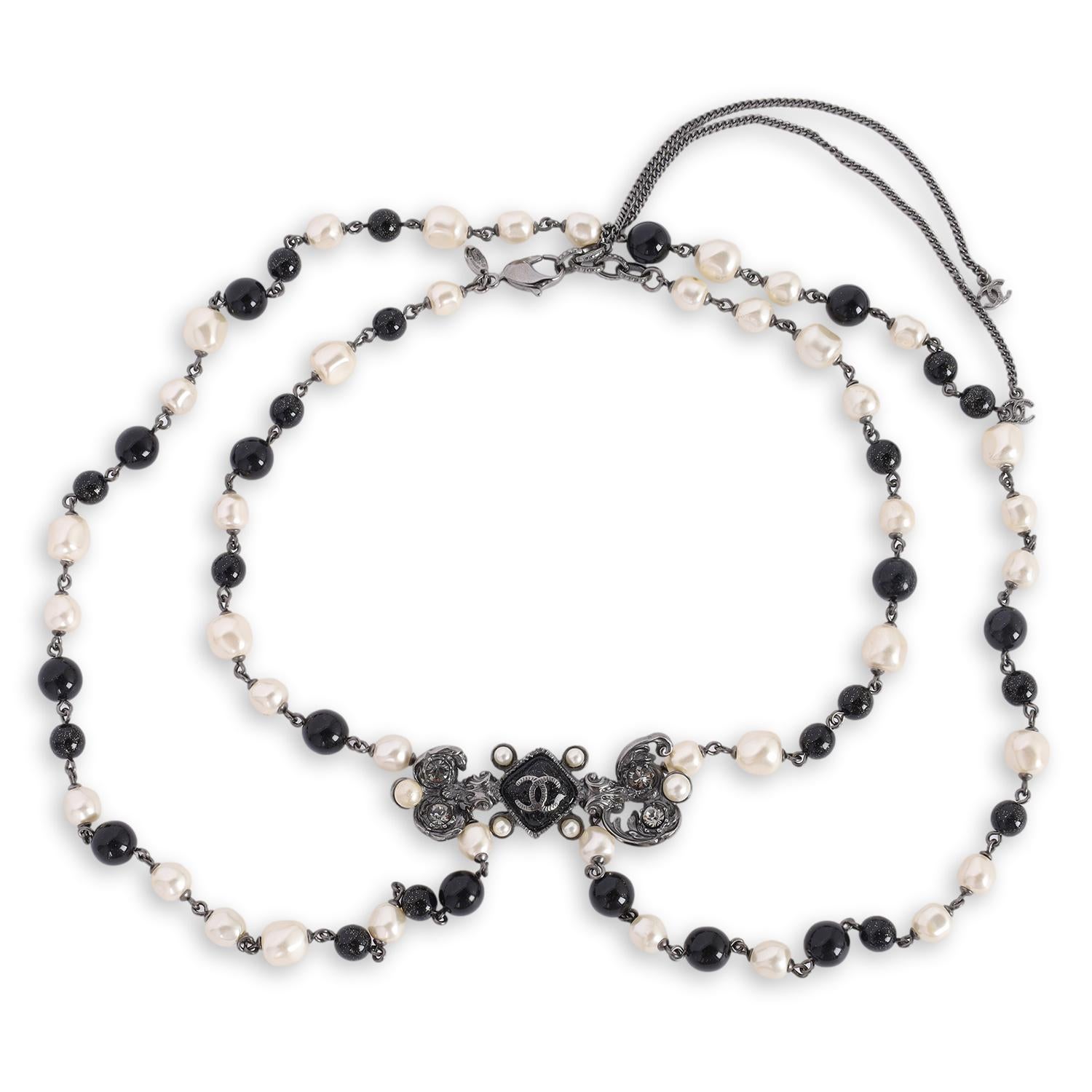 Chanel Pearl Bead Enamel CC Baroque Long Necklace Black White For Sale 9