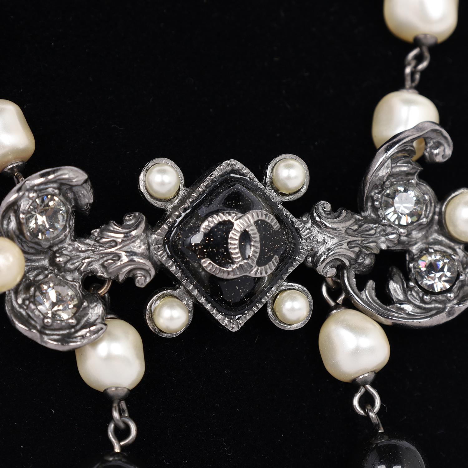 Chanel Pearl Bead Enamel CC Baroque Long Necklace Black White For Sale 4