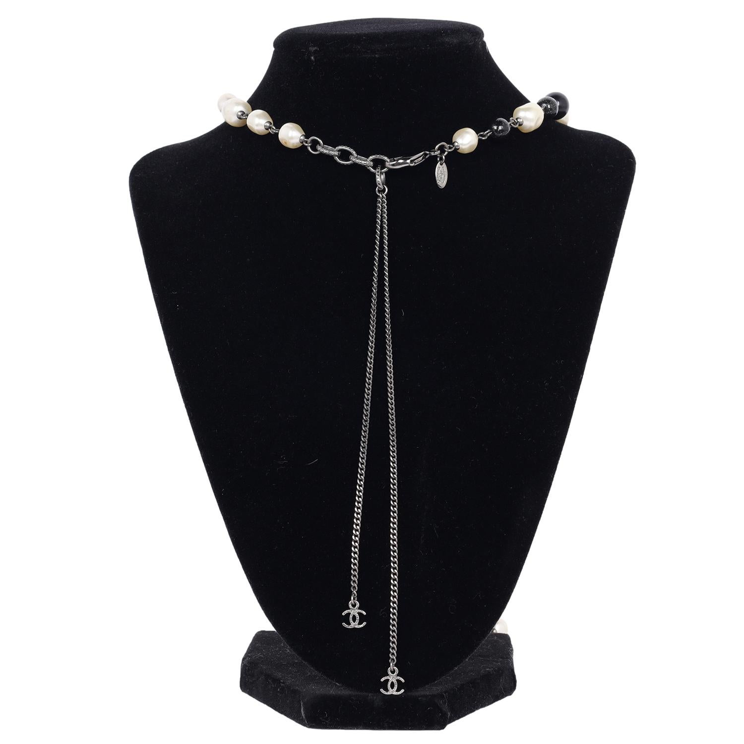 Chanel Pearl Bead Enamel CC Baroque Long Necklace Black White For Sale 5