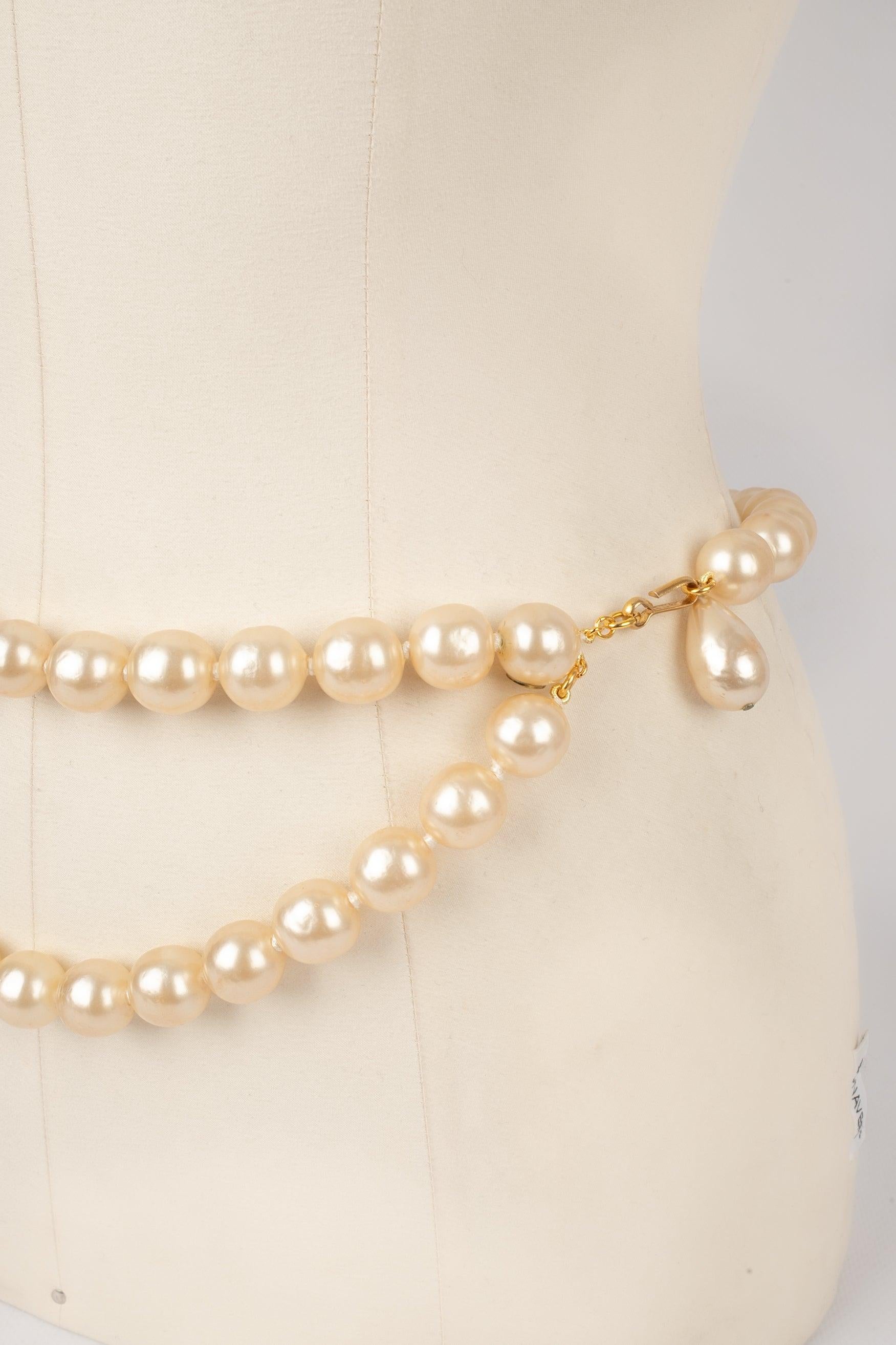 Chanel Perlengürtel mit Knoten zusammengefügt, 1994 im Zustand „Gut“ im Angebot in SAINT-OUEN-SUR-SEINE, FR