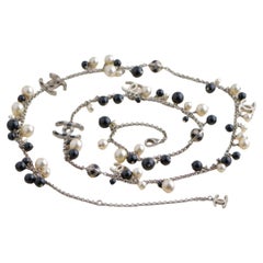 Collana Chanel con perle nere CC Sautoir barocco