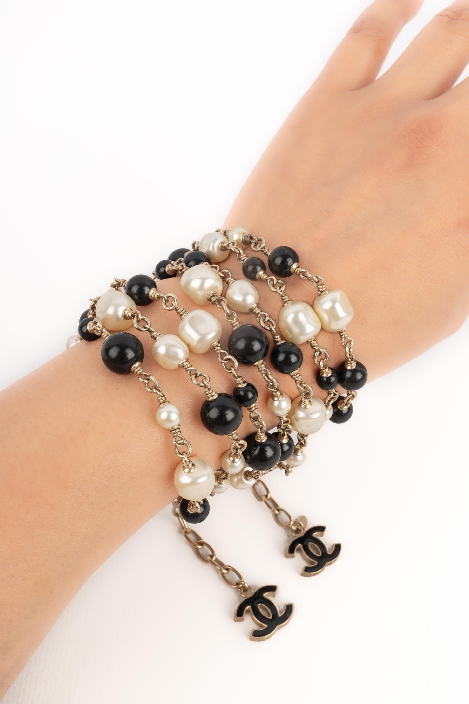 Pulsera de perlas Chanel en Excelente estado para la venta en SAINT-OUEN-SUR-SEINE, FR